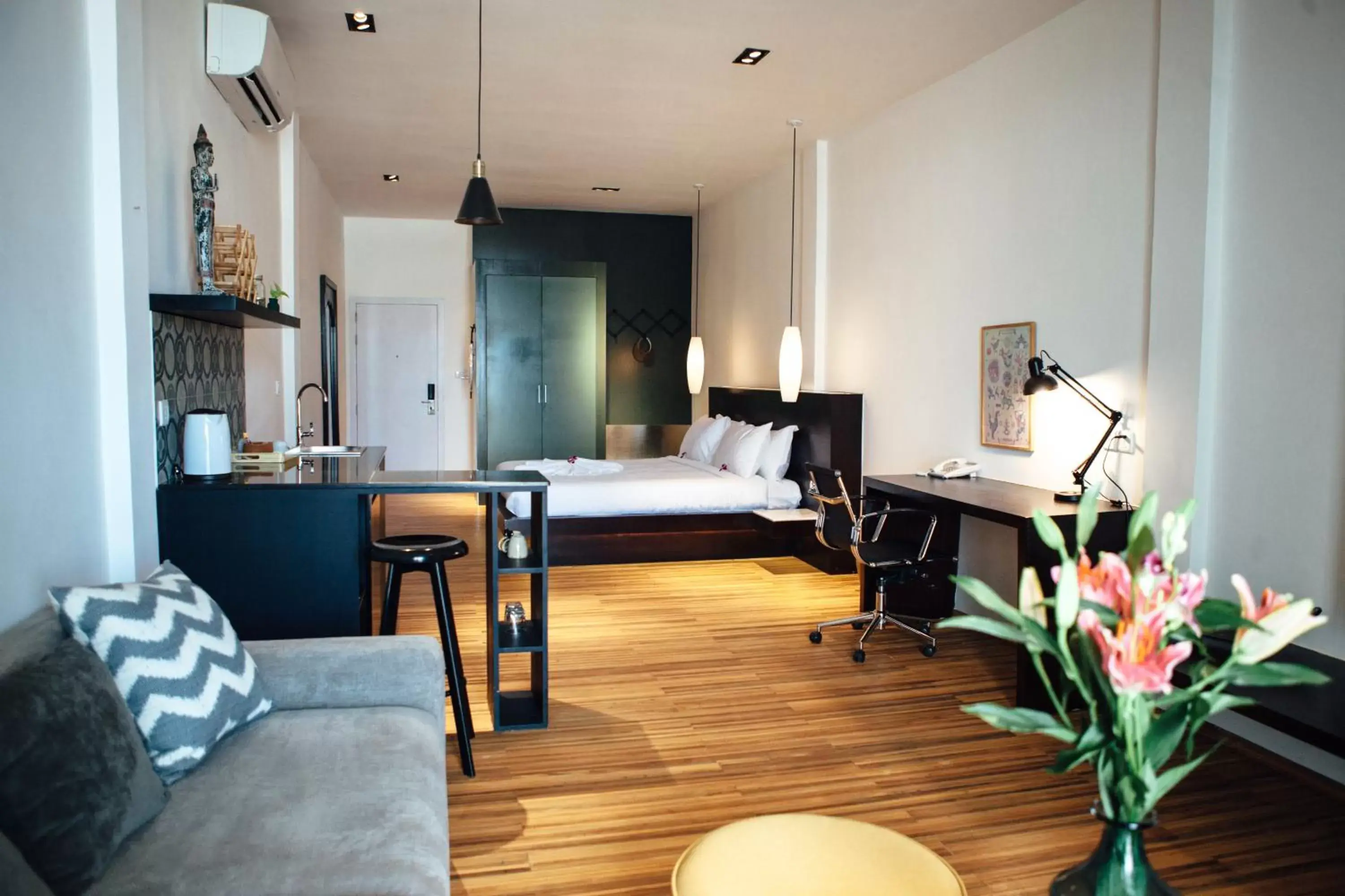 Kitchen or kitchenette, Seating Area in TAO Riverside Residence