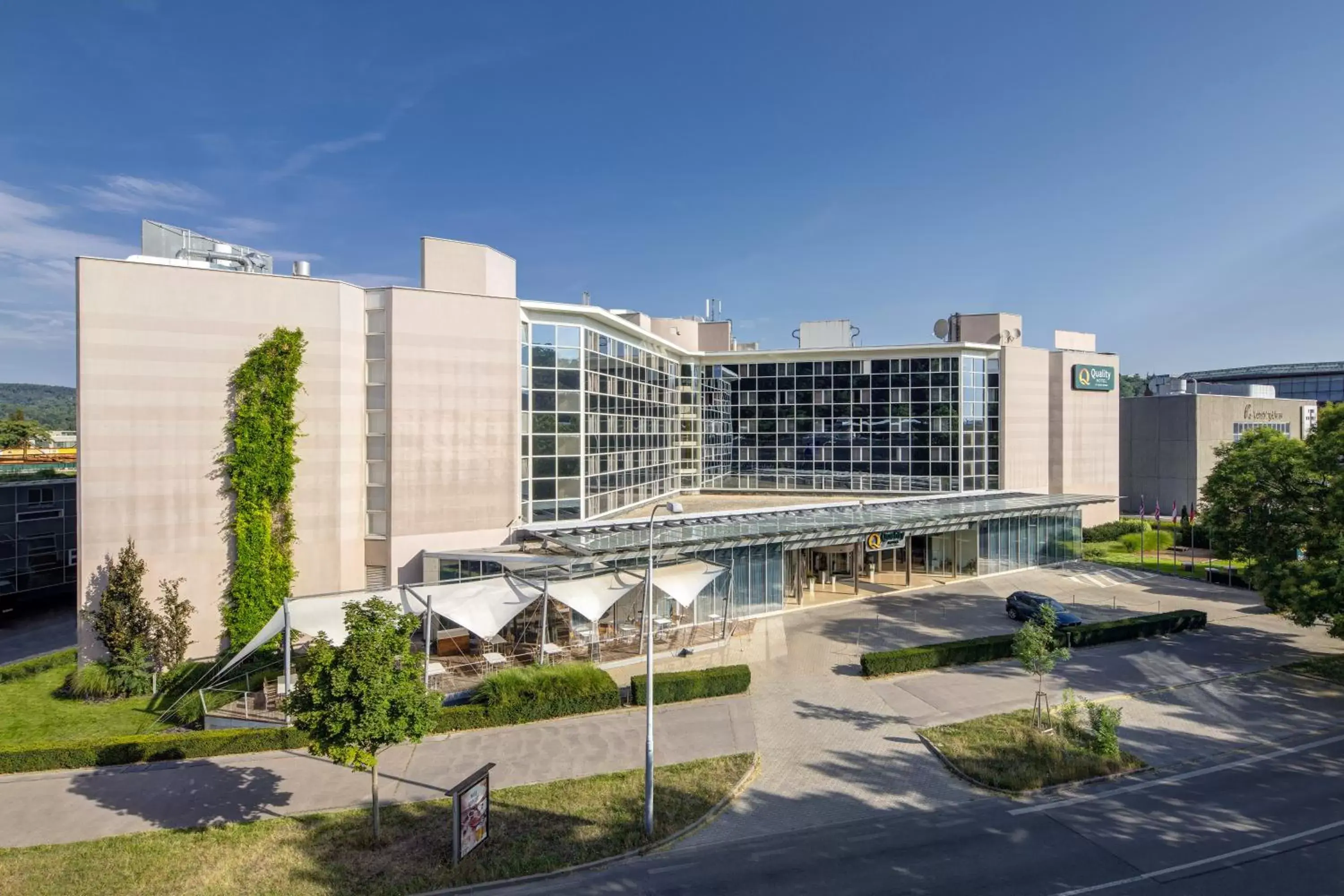 Facade/entrance, Property Building in Quality Hotel Brno Exhibition Centre