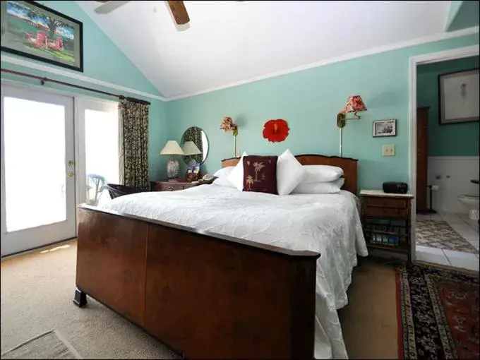 Bedroom, Bed in Sea Breeze Manor Inn