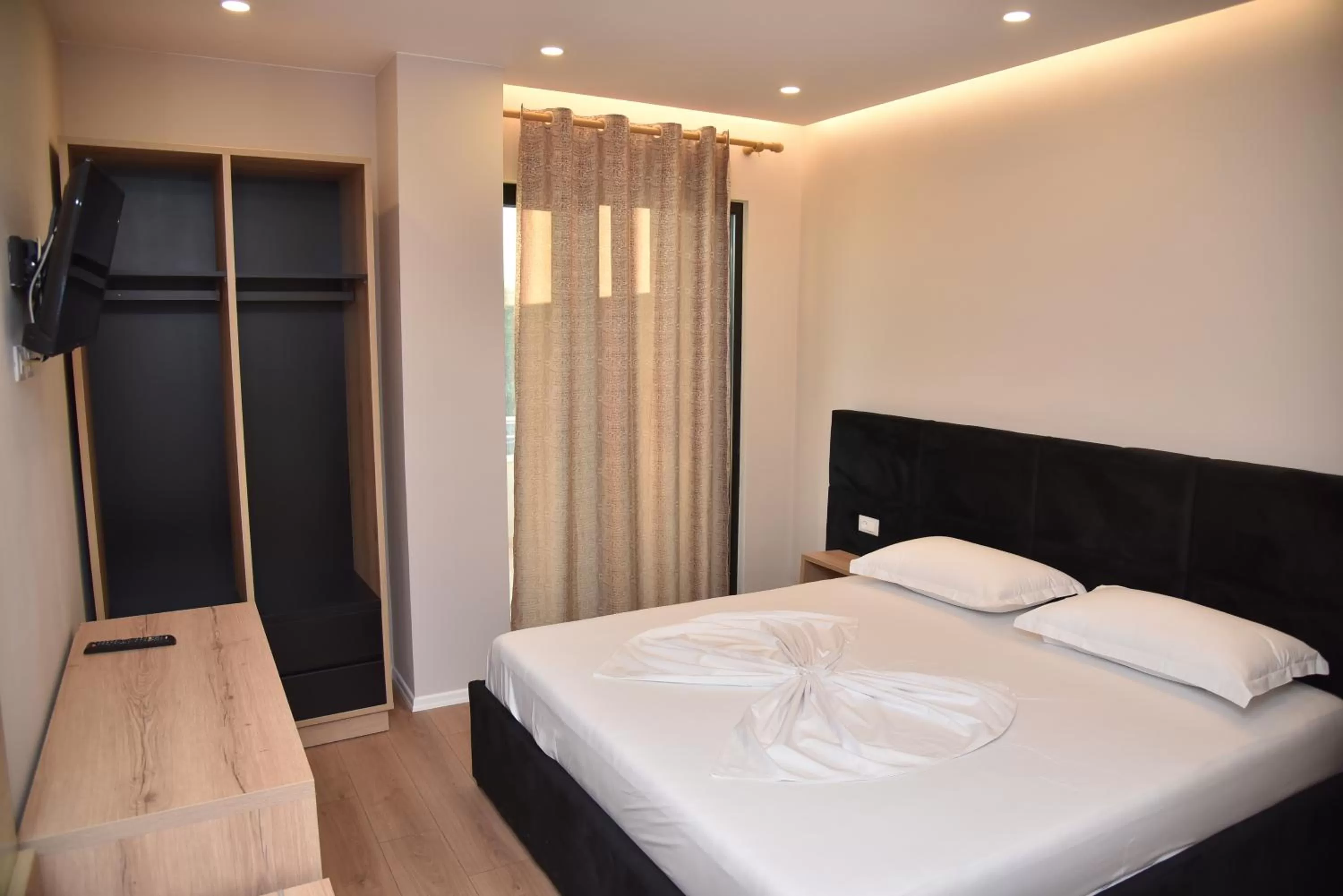 Bedroom, Bed in Hotel Continental