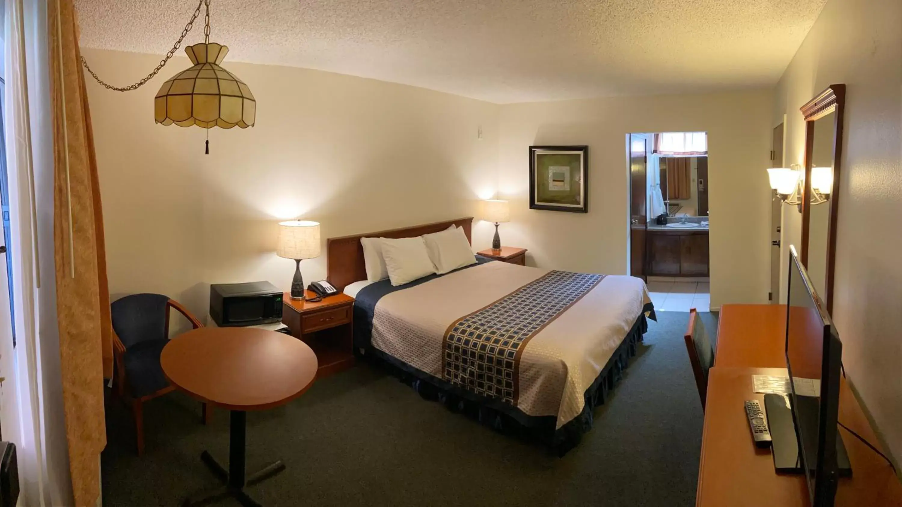 Bed in Vantage Point Inn - Woodland Hills