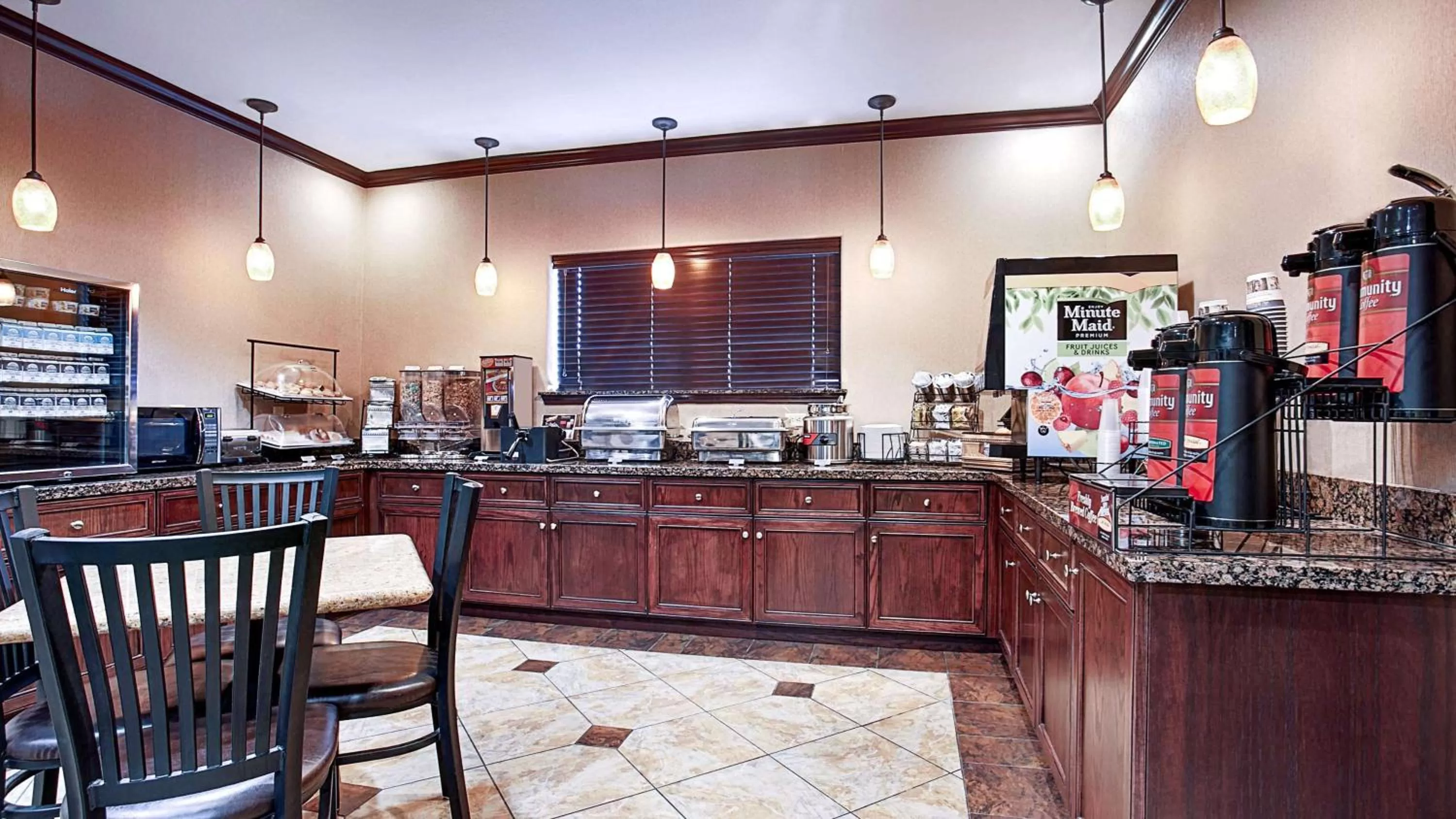 Restaurant/places to eat in Best Western Plus Royal Mountain Inn & Suites