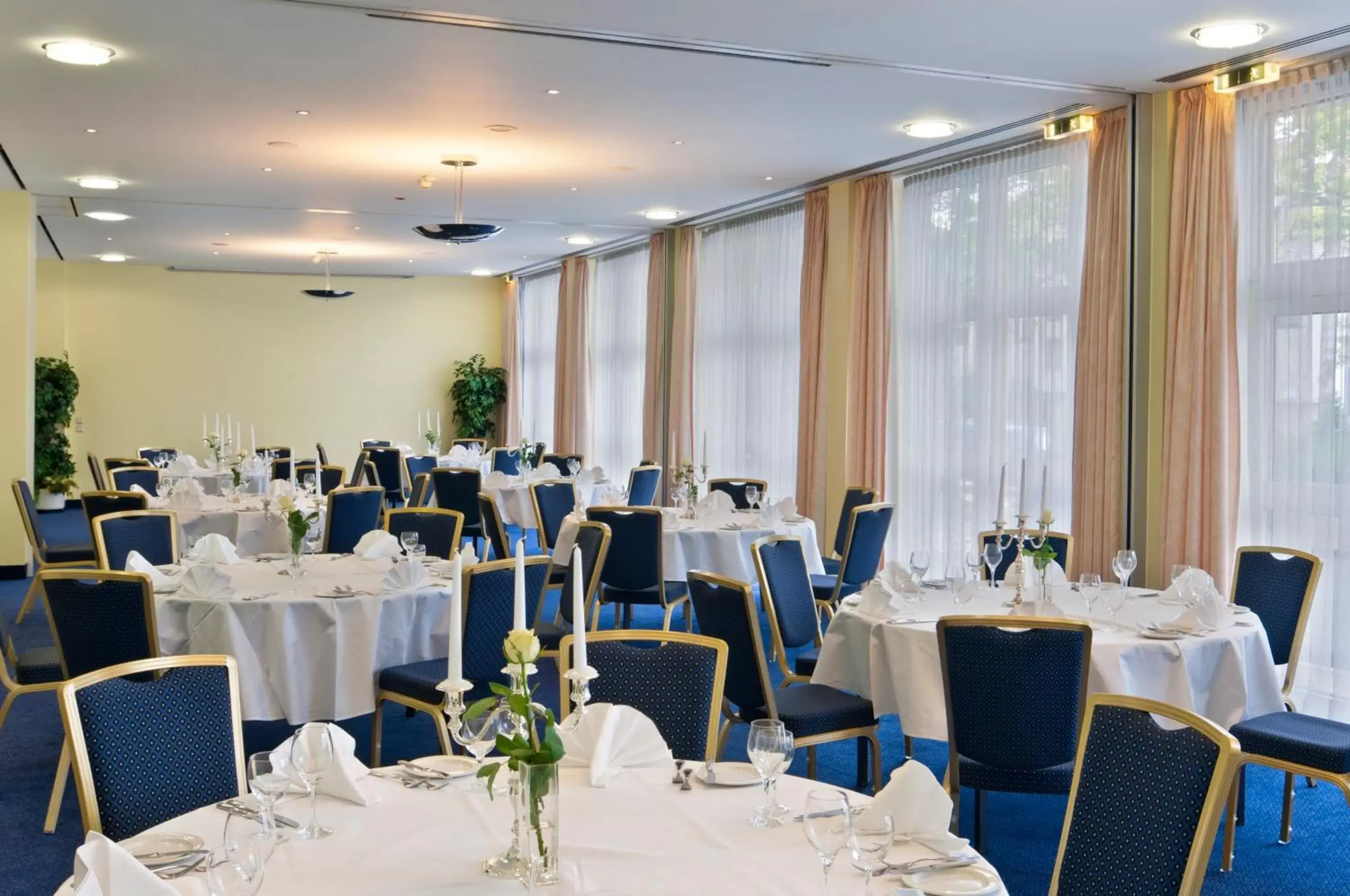 Banquet/Function facilities, Restaurant/Places to Eat in Holiday Inn München Süd, an IHG Hotel