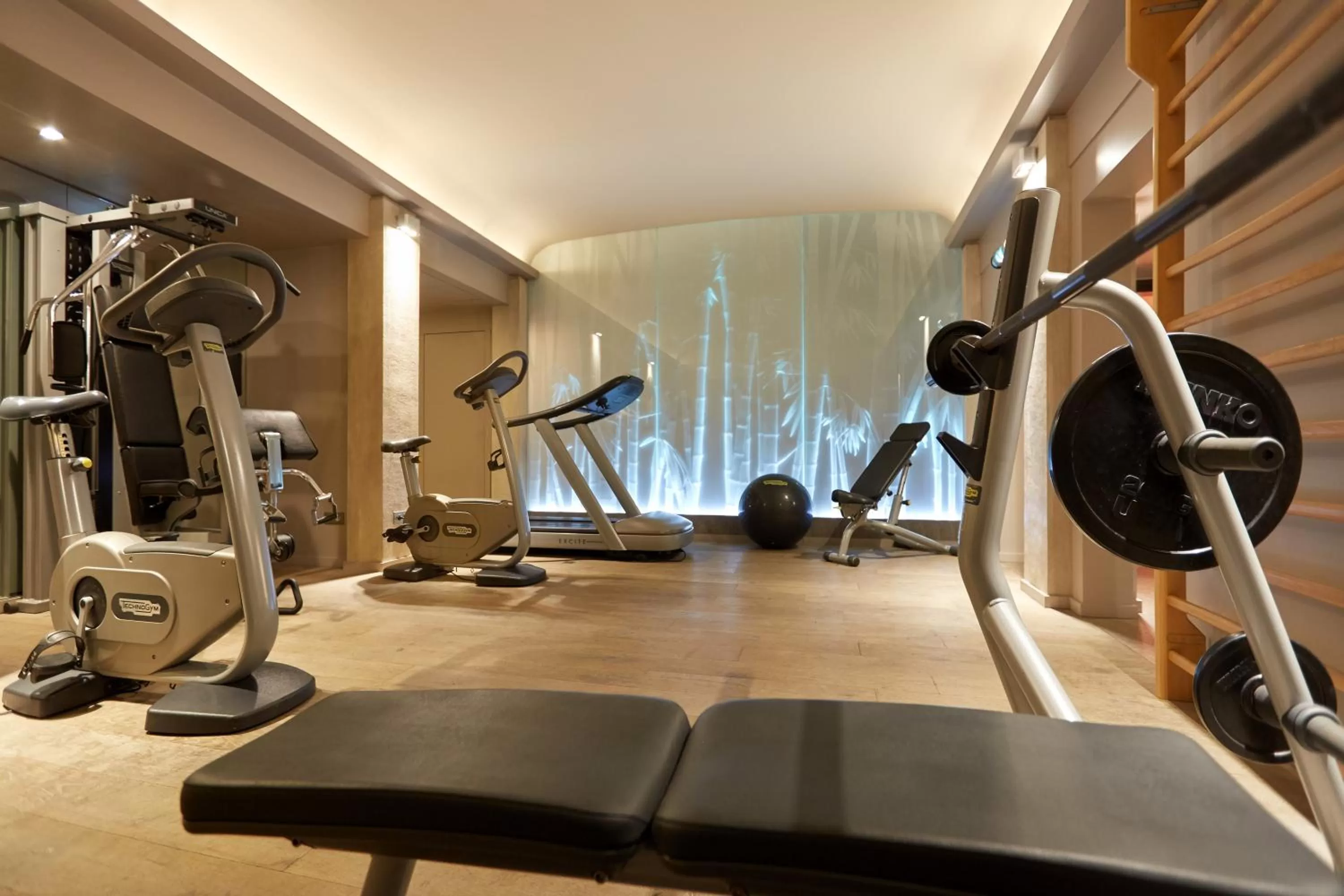 Spa and wellness centre/facilities in Le Pavillon de la Reine & Spa, Place des Vosges