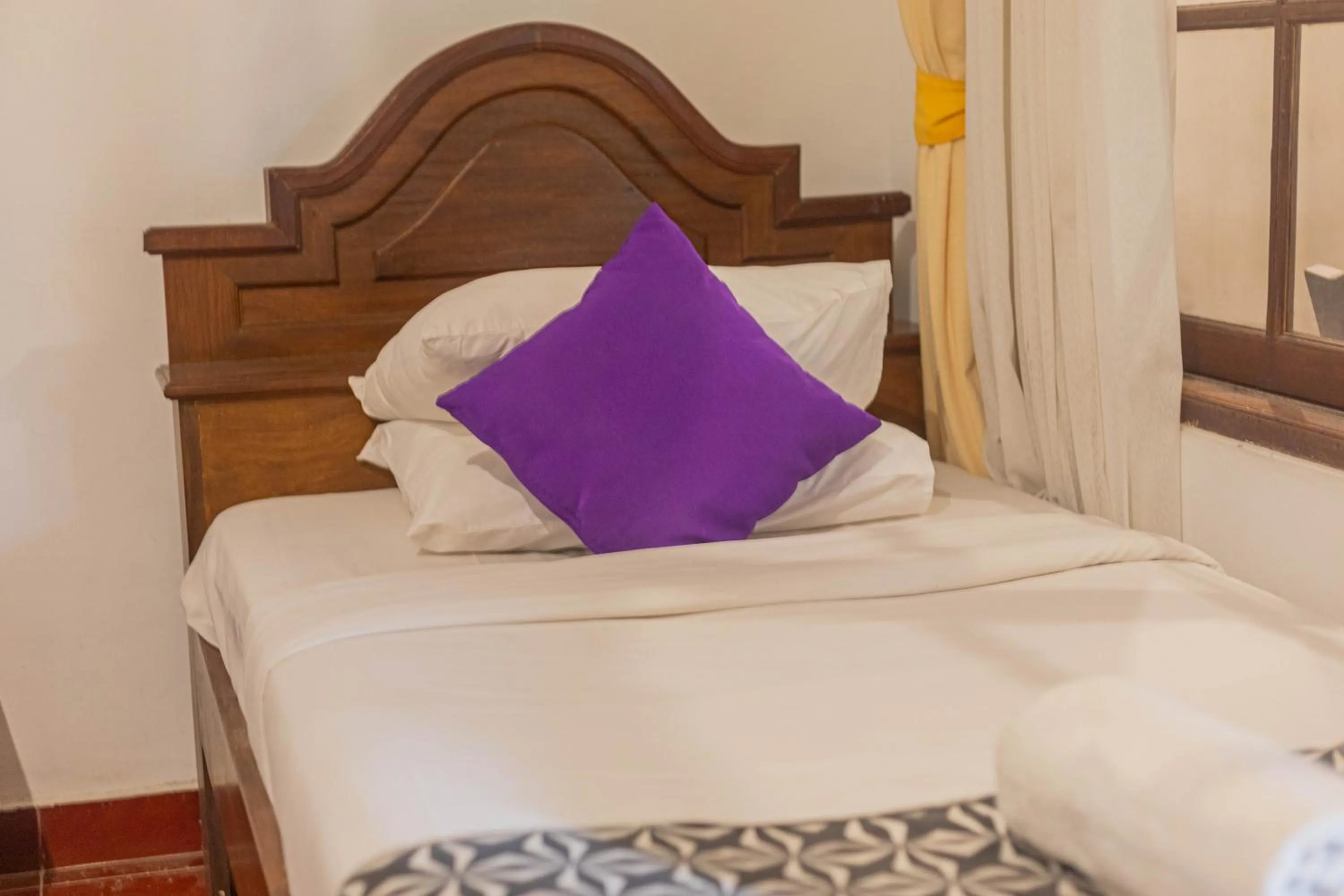 Bed in Puri Mango Guest House Sanur