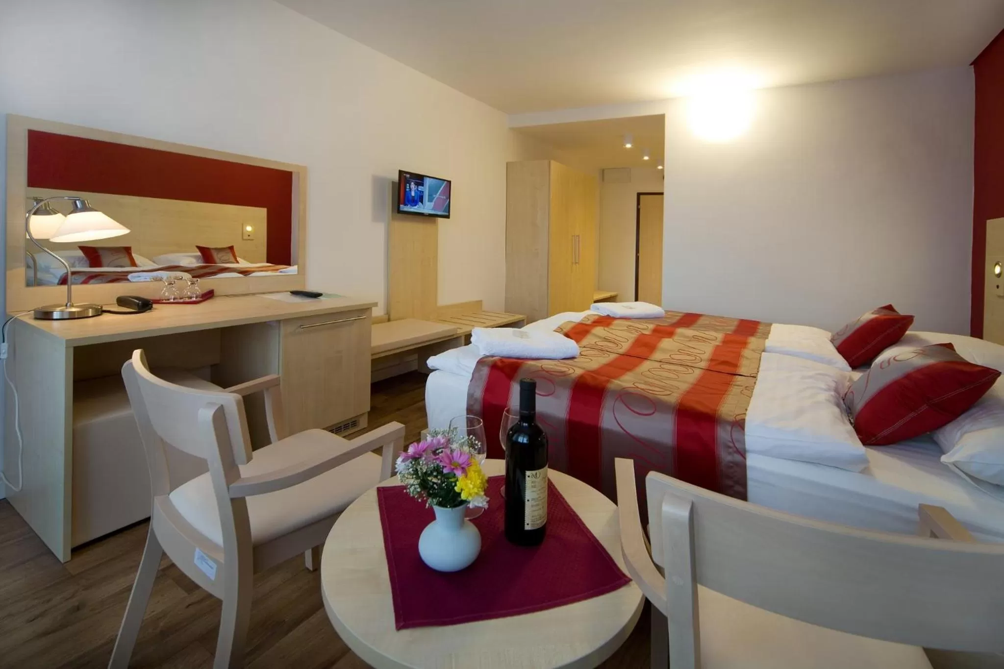 Photo of the whole room, Bed in Hotel Krystal