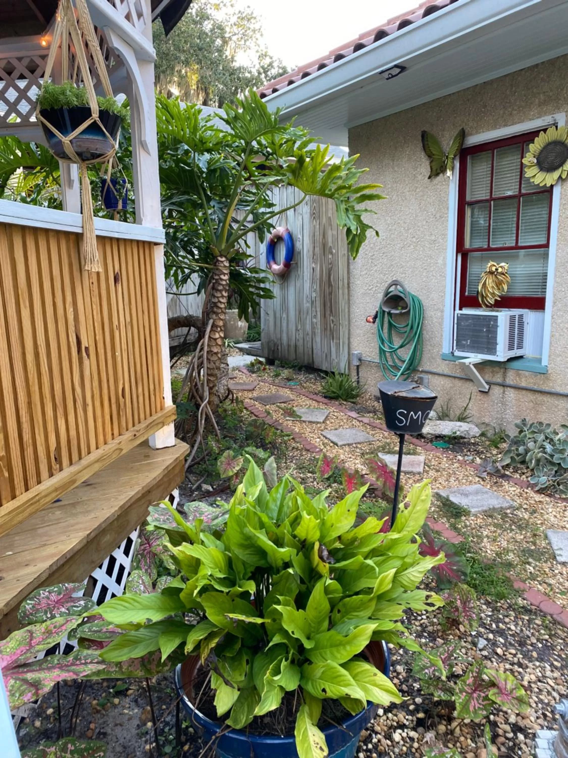 Garden in Ms. Maggie's South Country Inn