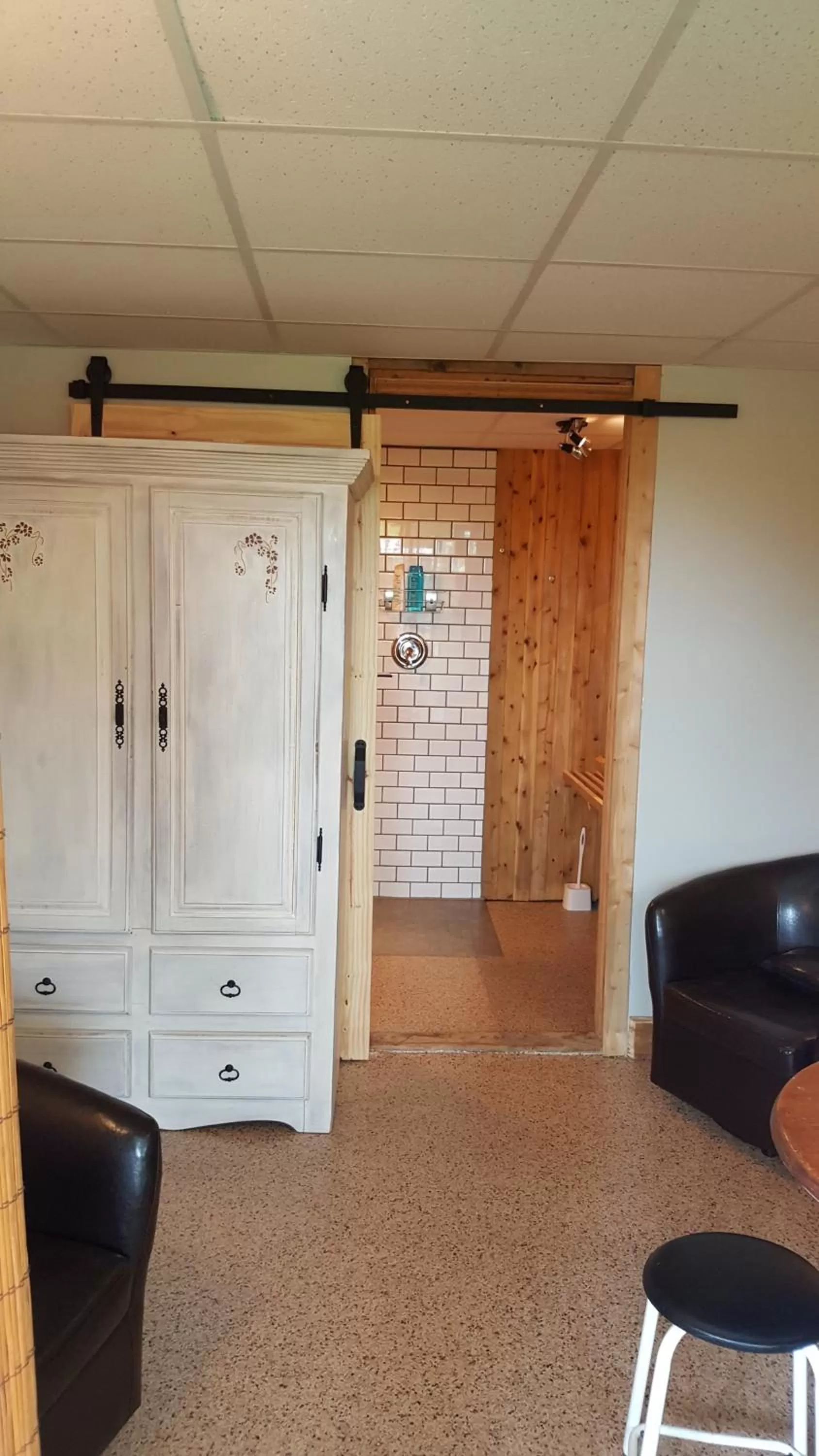 Decorative detail, TV/Entertainment Center in Gite chez Gilles Lévesque