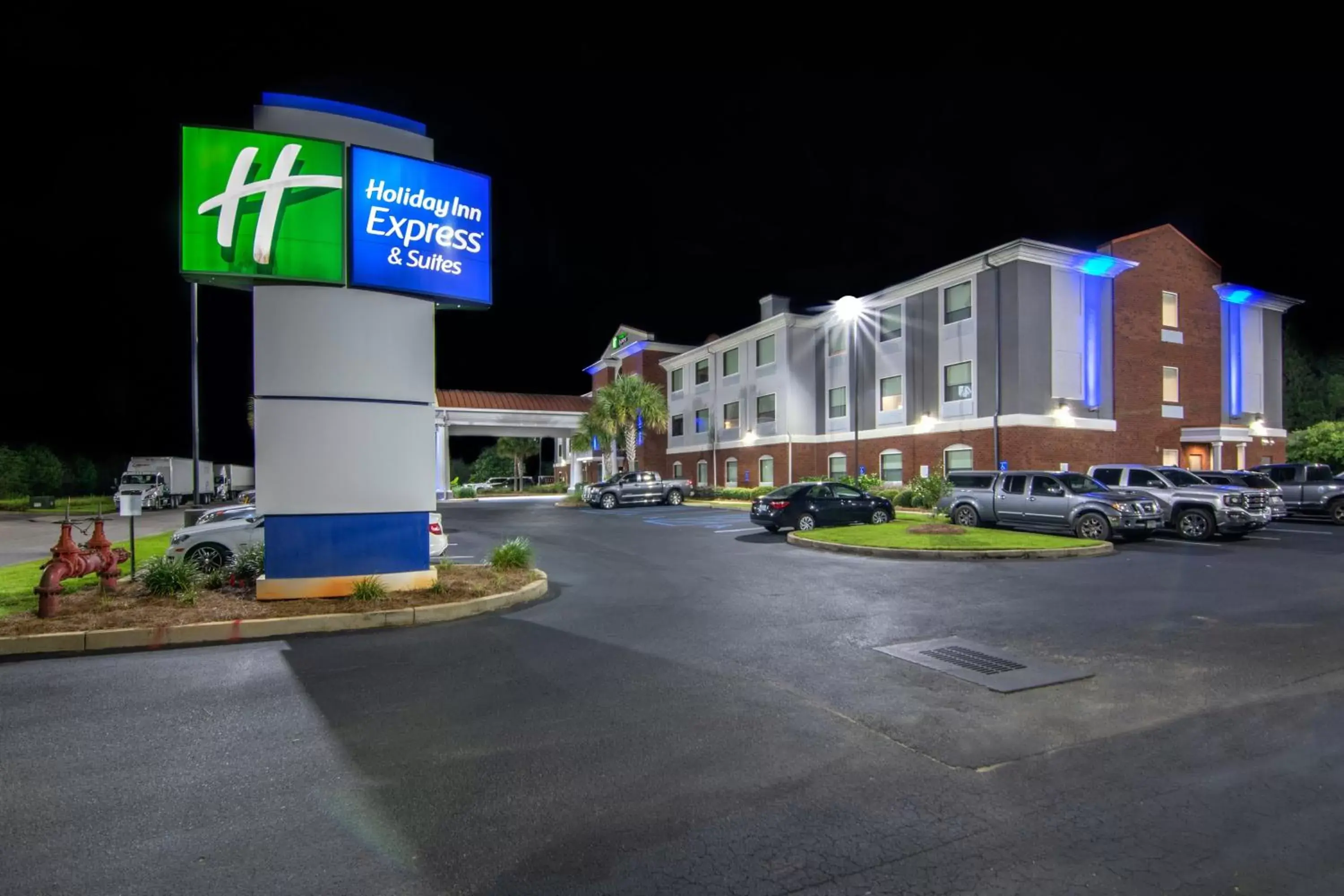 Property Building in Holiday Inn Express Hotel & Suites Foley, an IHG Hotel