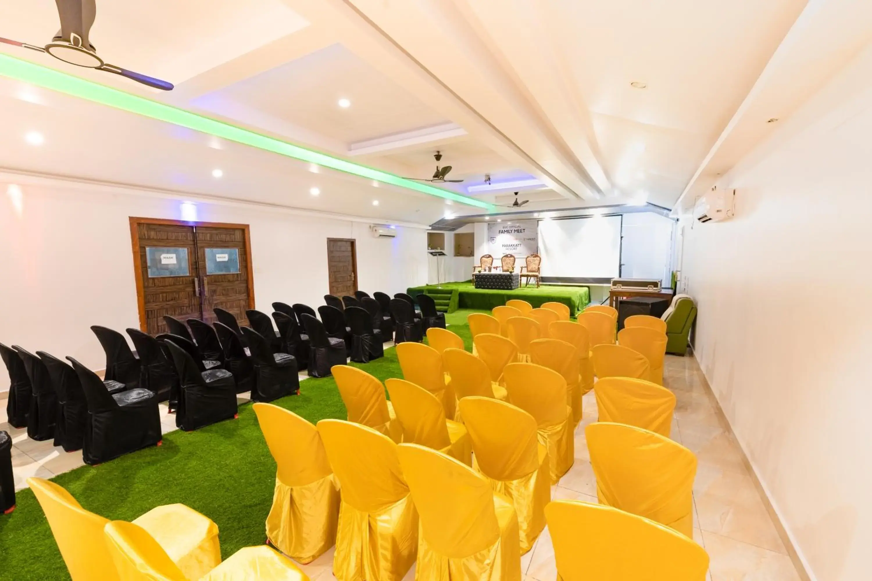 Meeting/conference room in Parakkat Nature Resort