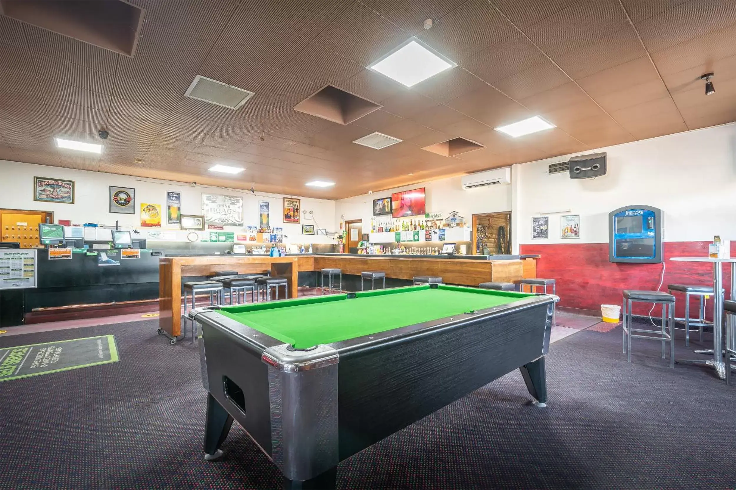 Lounge or bar, Billiards in Bridge Hotel