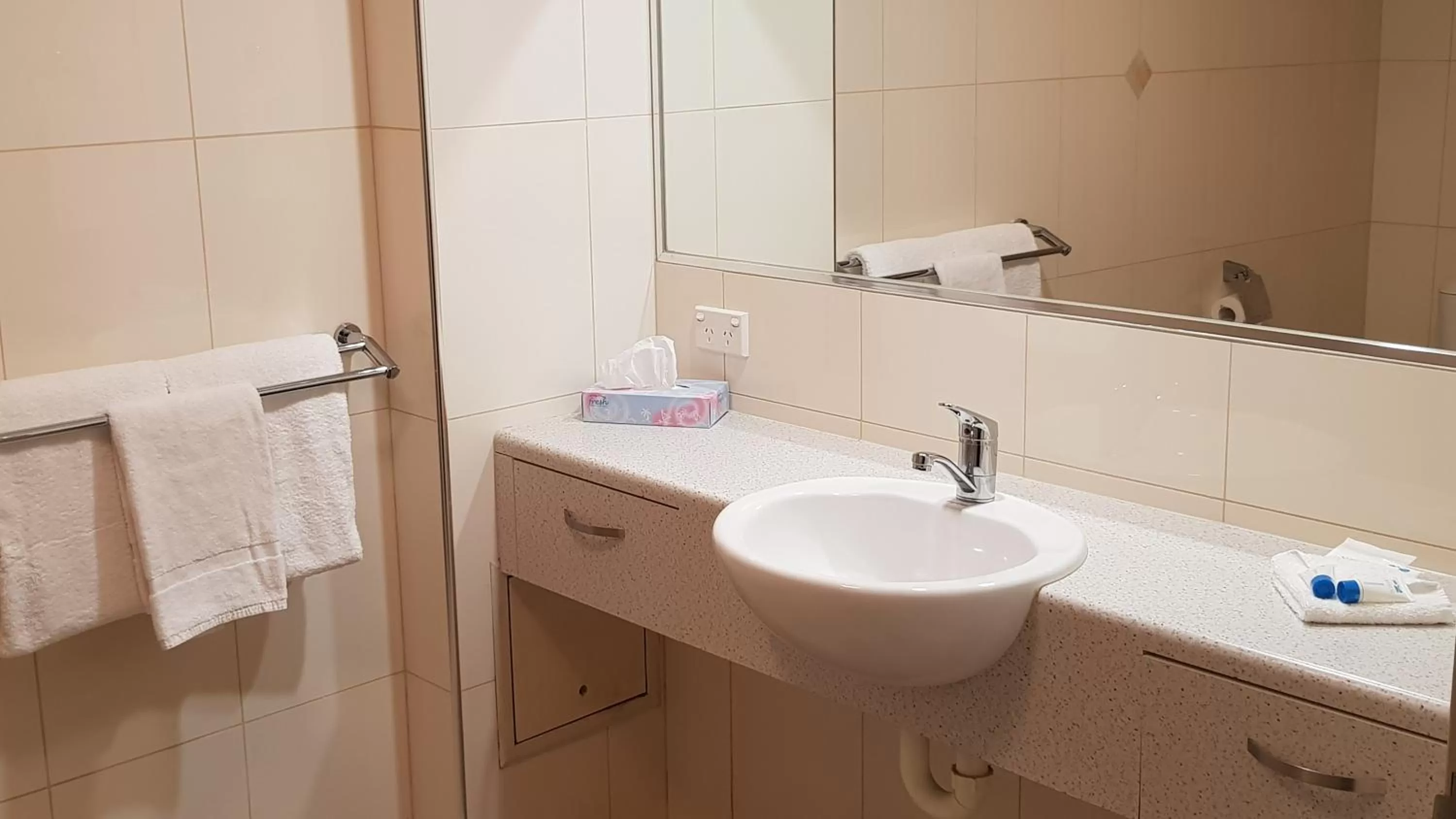 King Room with Kitchenette in Nambour Heights Motel