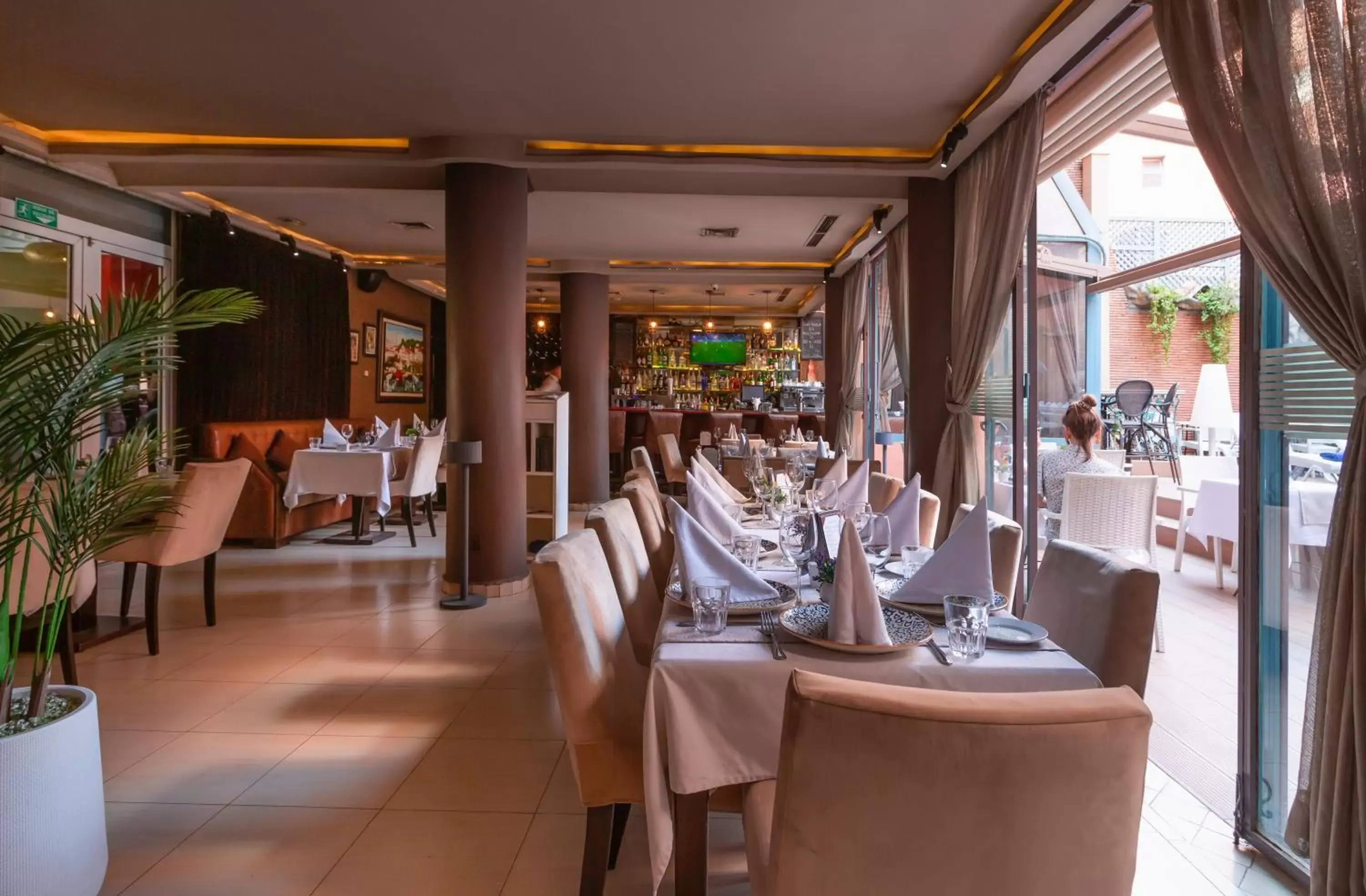 Restaurant/Places to Eat in Le Caspien Boutique Hotel