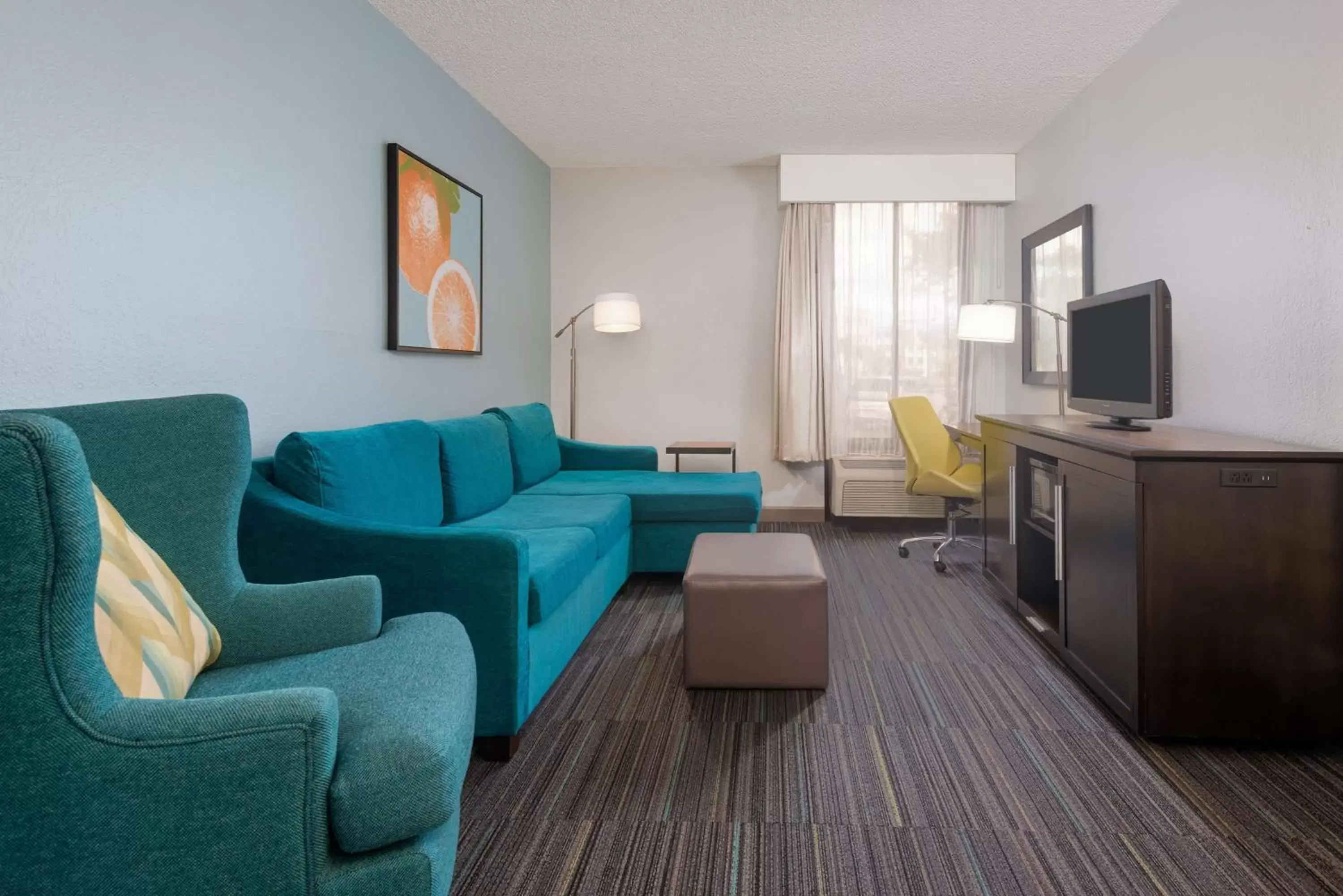 Bedroom, Seating Area in Hampton Inn Orlando Near Universal Blv/International Dr