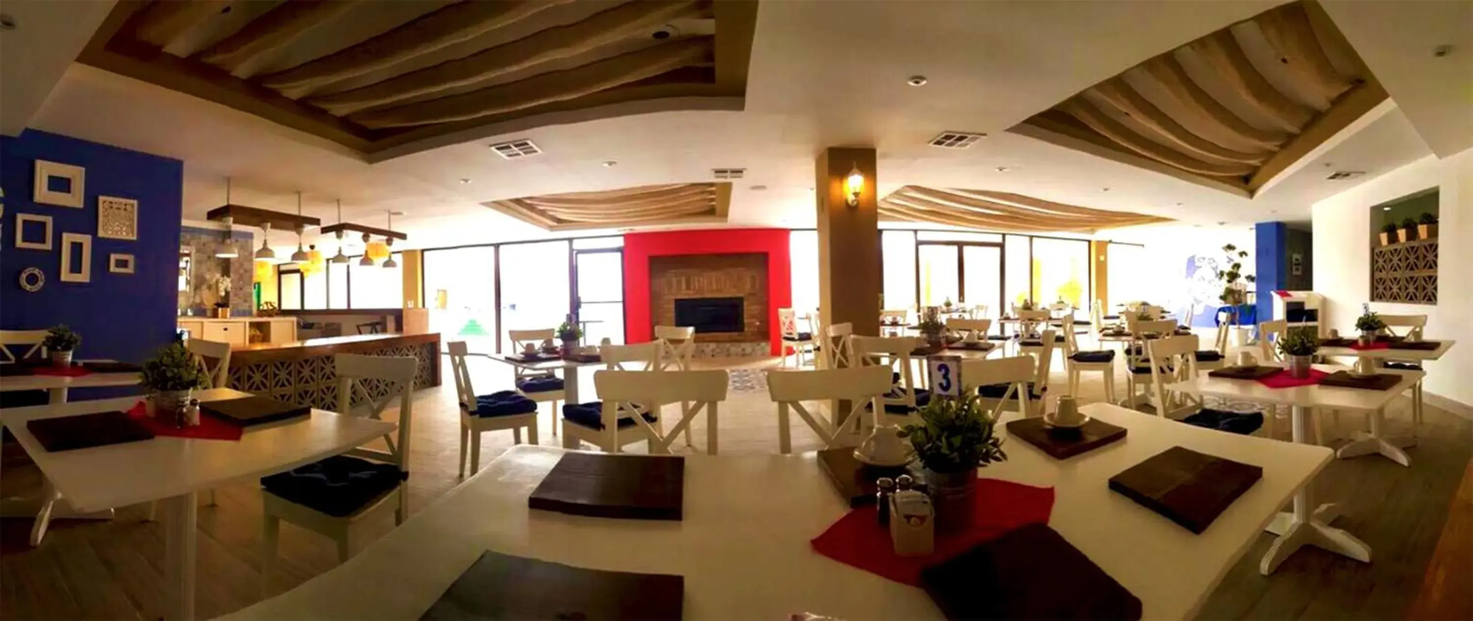 Restaurant/places to eat in Hotel Corona Plaza Restaurant/places to eat in Hotel Corona Plaza