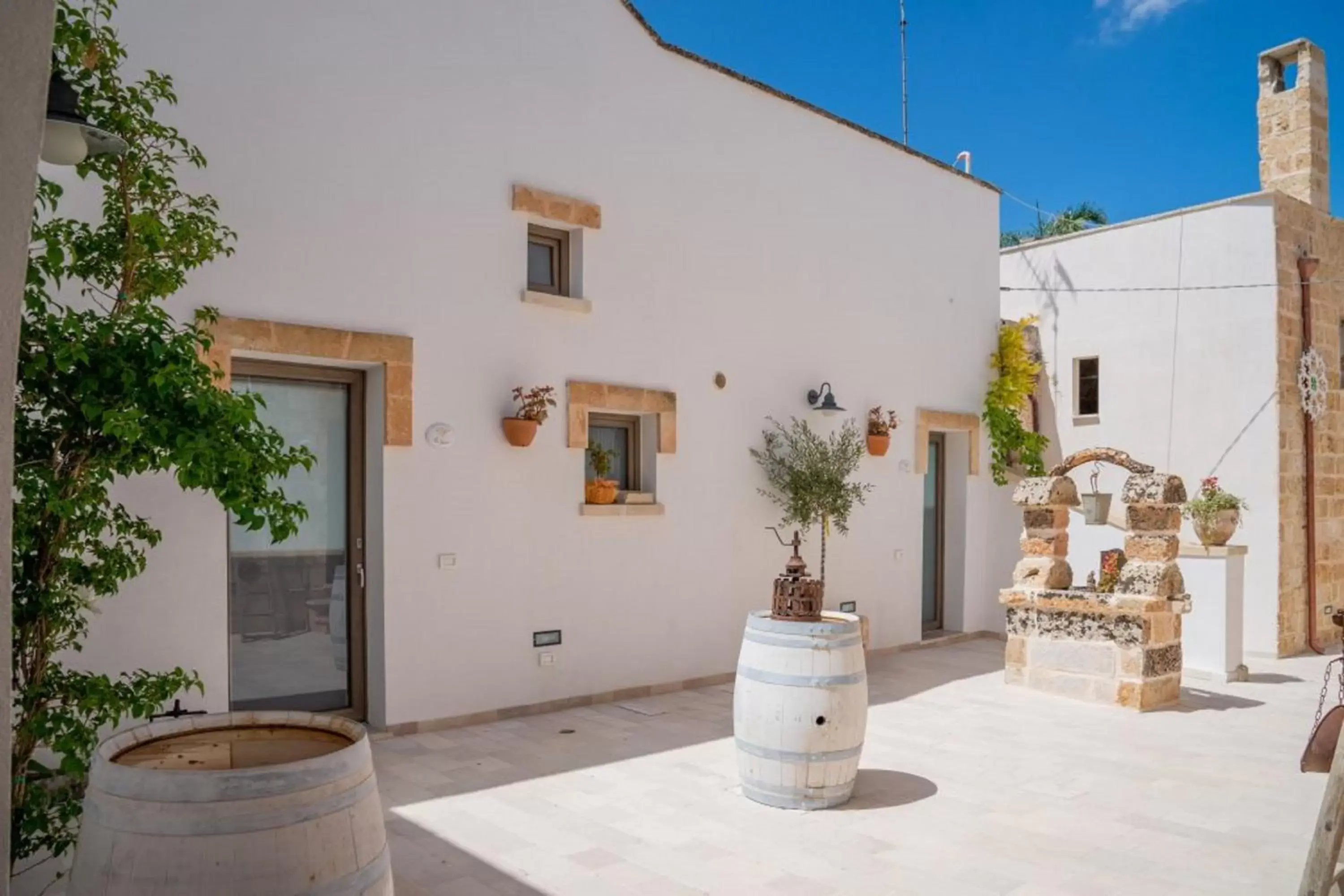 Inner courtyard view in Corte Janca