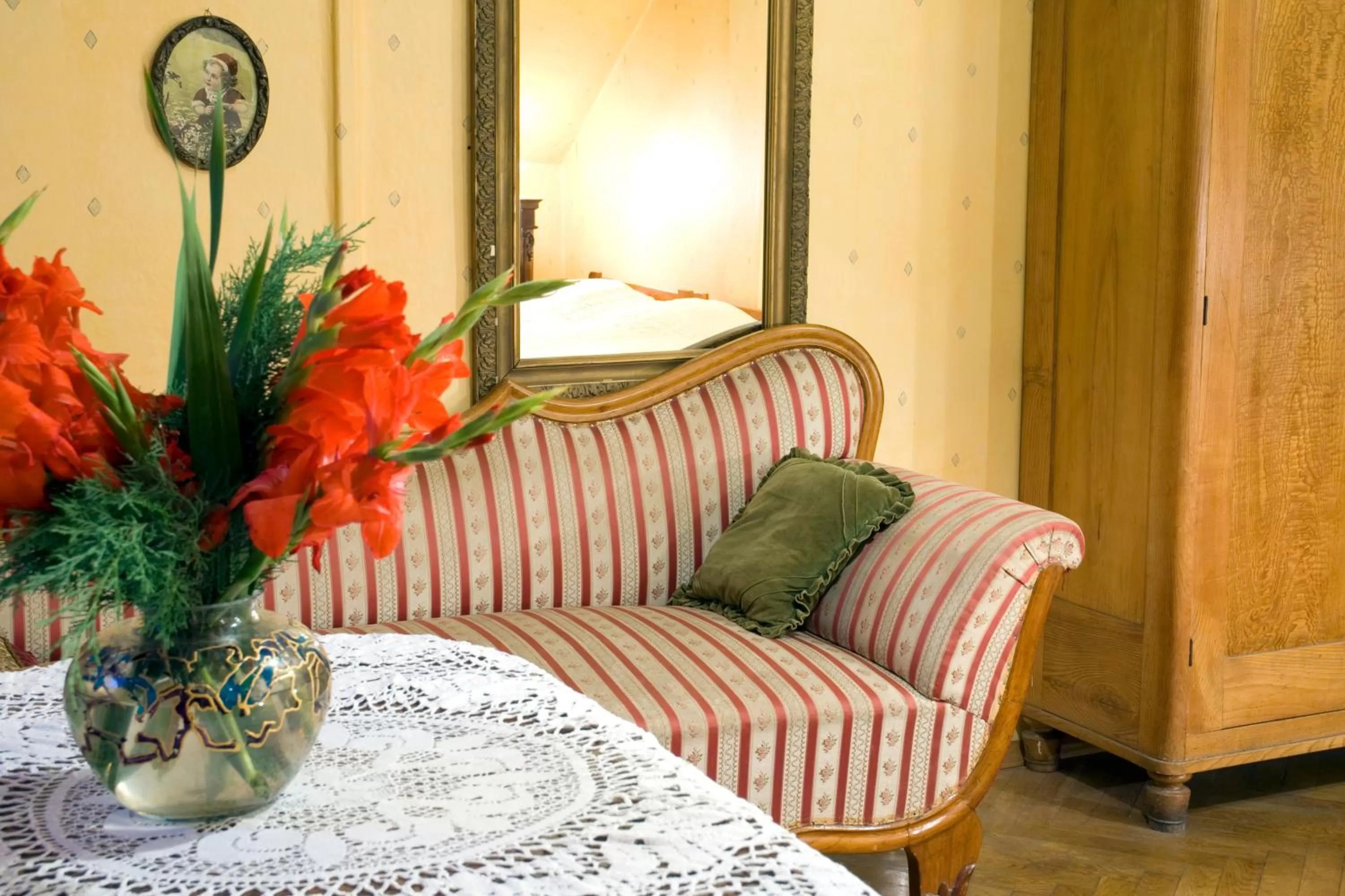 Seating area in Austeria Klezmer Hois