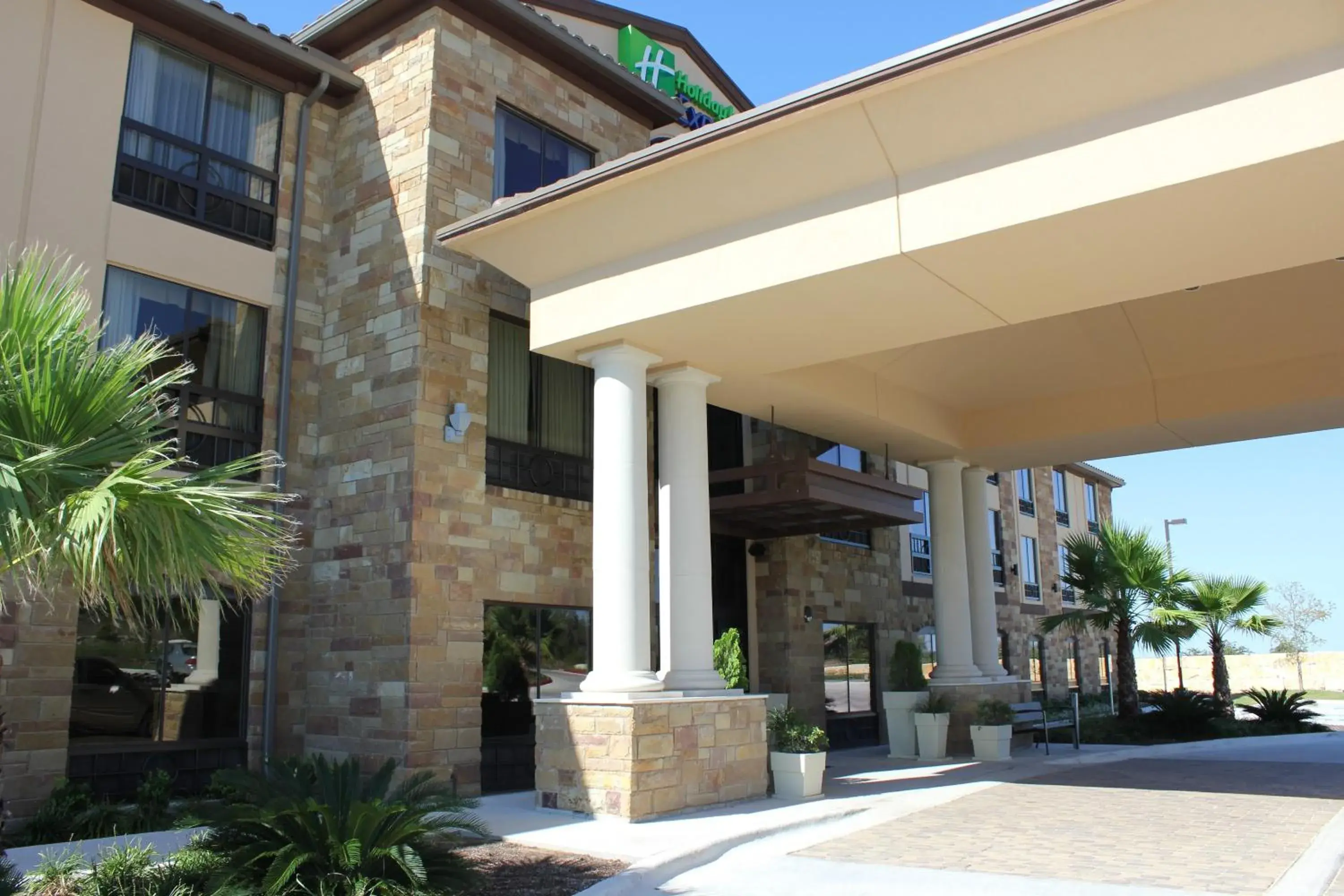 Property Building in Holiday Inn Express & Suites Austin NW – Lakeway, an IHG Hotel