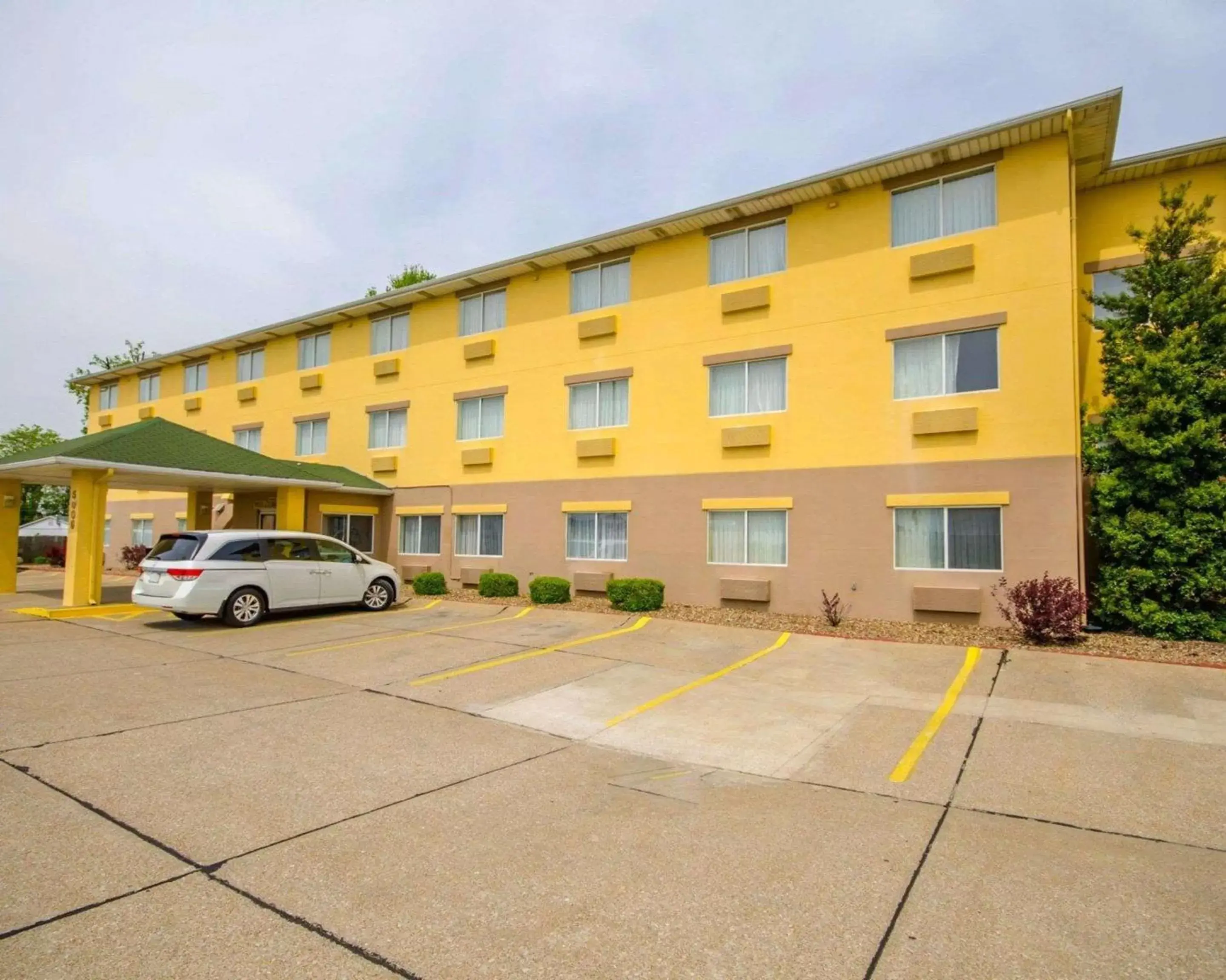 Property Building in Quality Inn East Evansville