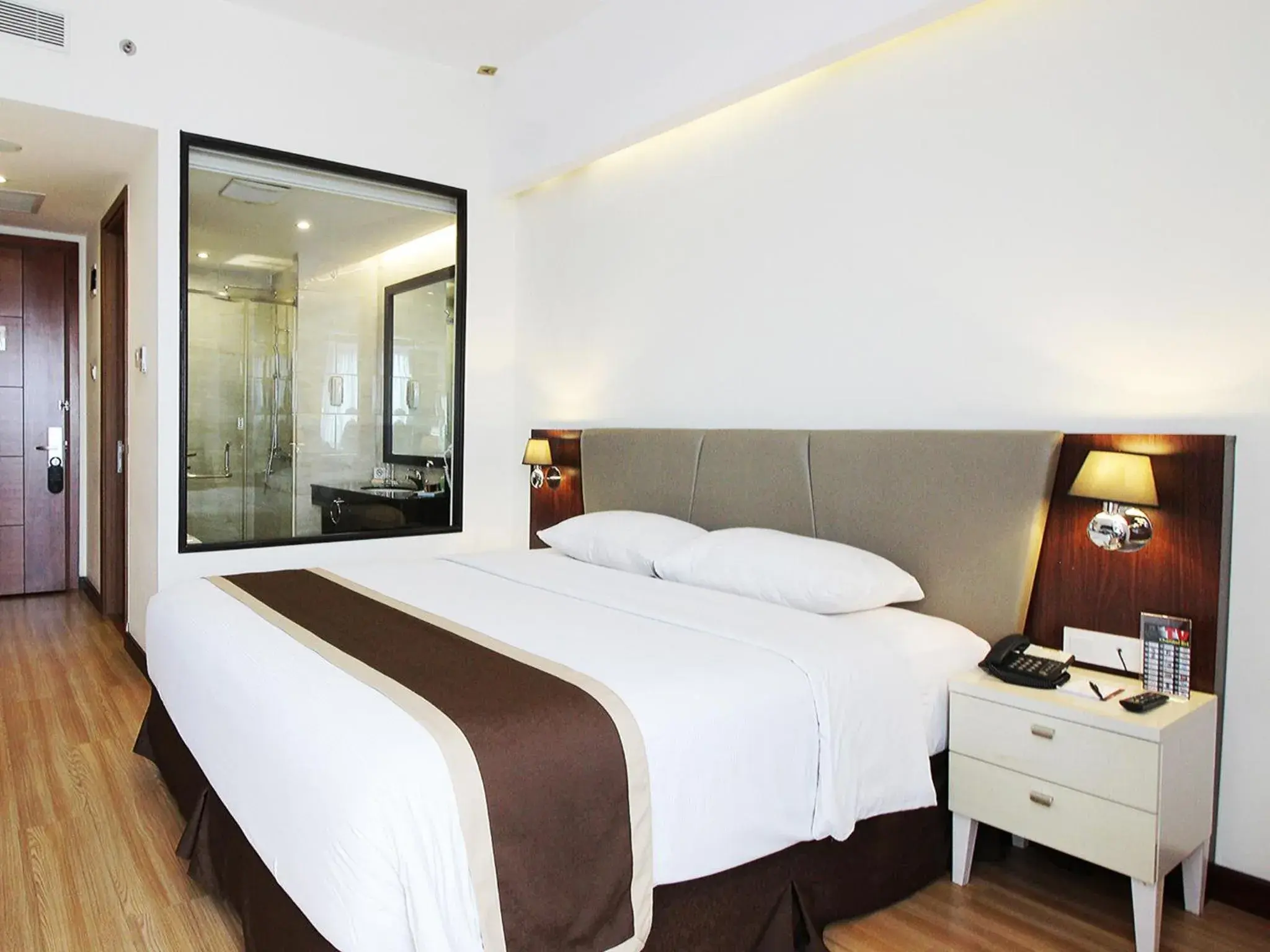 Photo of the whole room, Bed in Java Palace Hotel