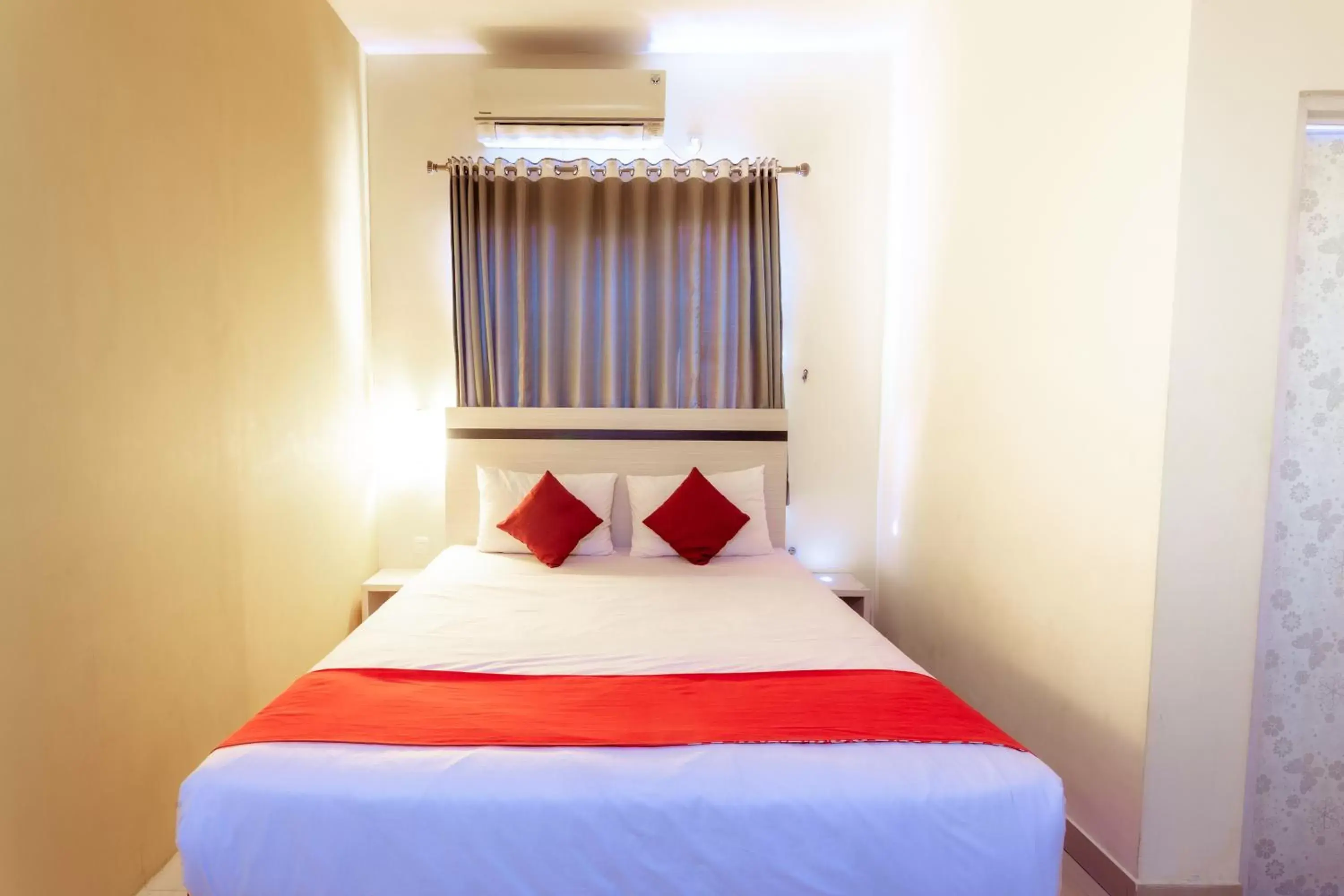 Bed in Pratisarawirya Guesthouse by ecommerceloka Bed in Pratisarawirya Guesthouse by ecommerceloka