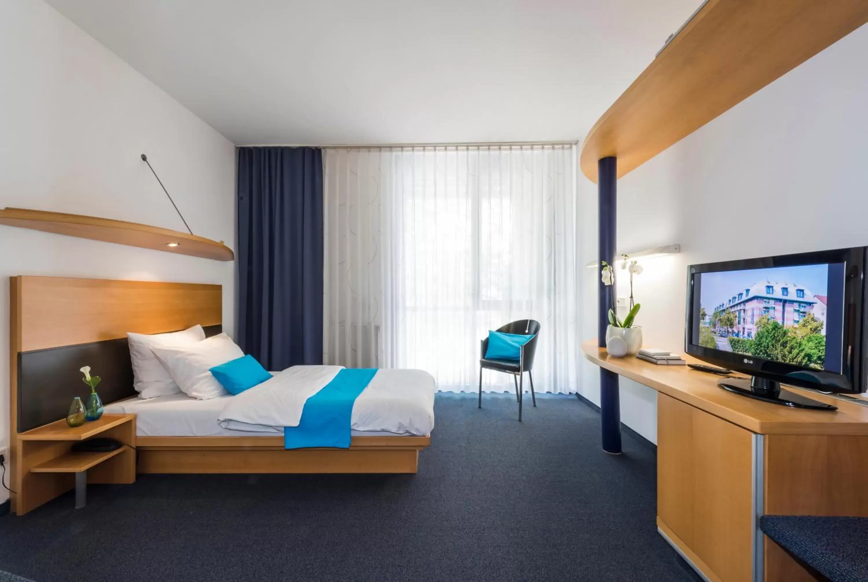 Photo of the whole room, Bed in SEEhotel Friedrichshafen