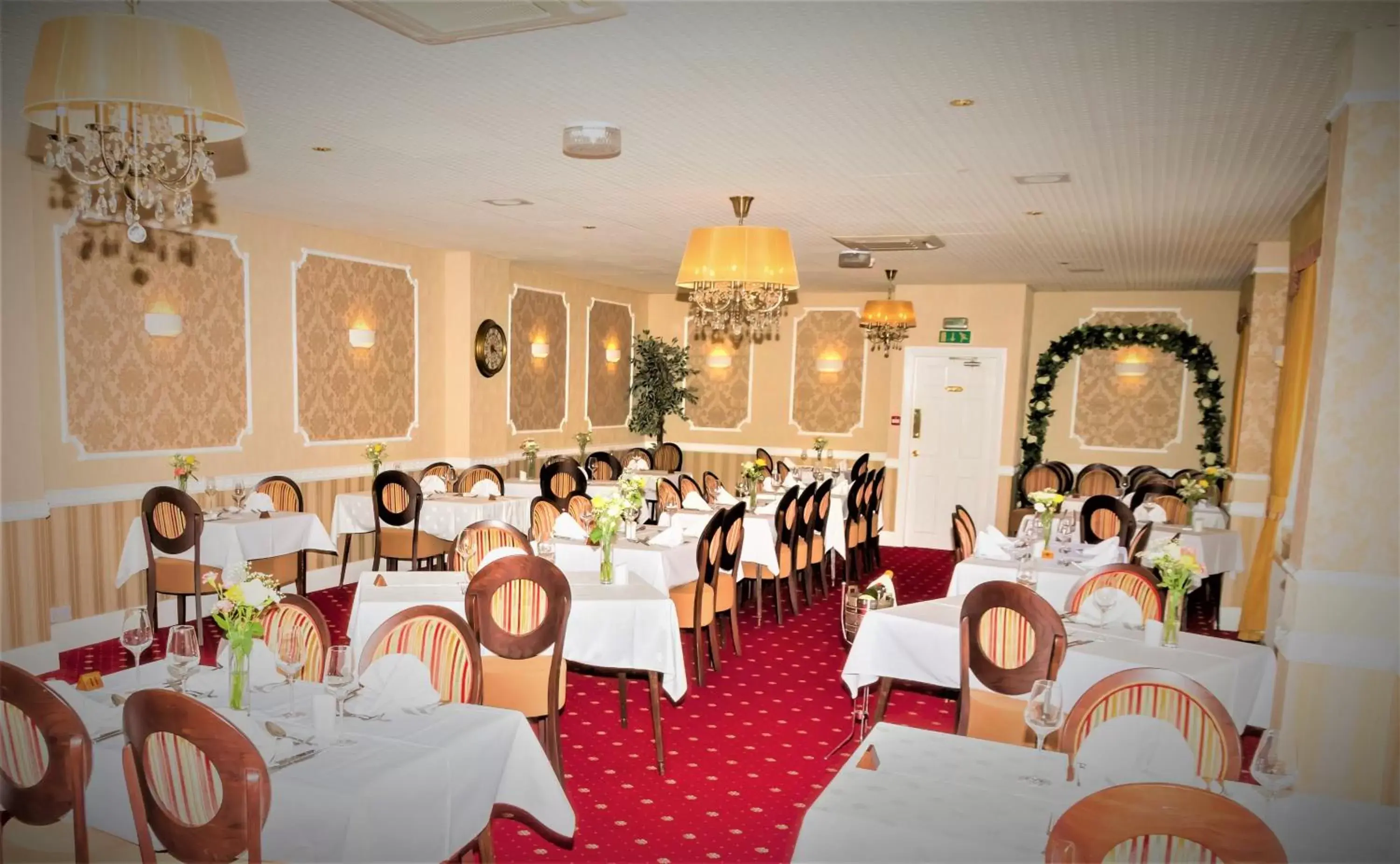 Restaurant/Places to Eat in Kingston Theatre Hotel