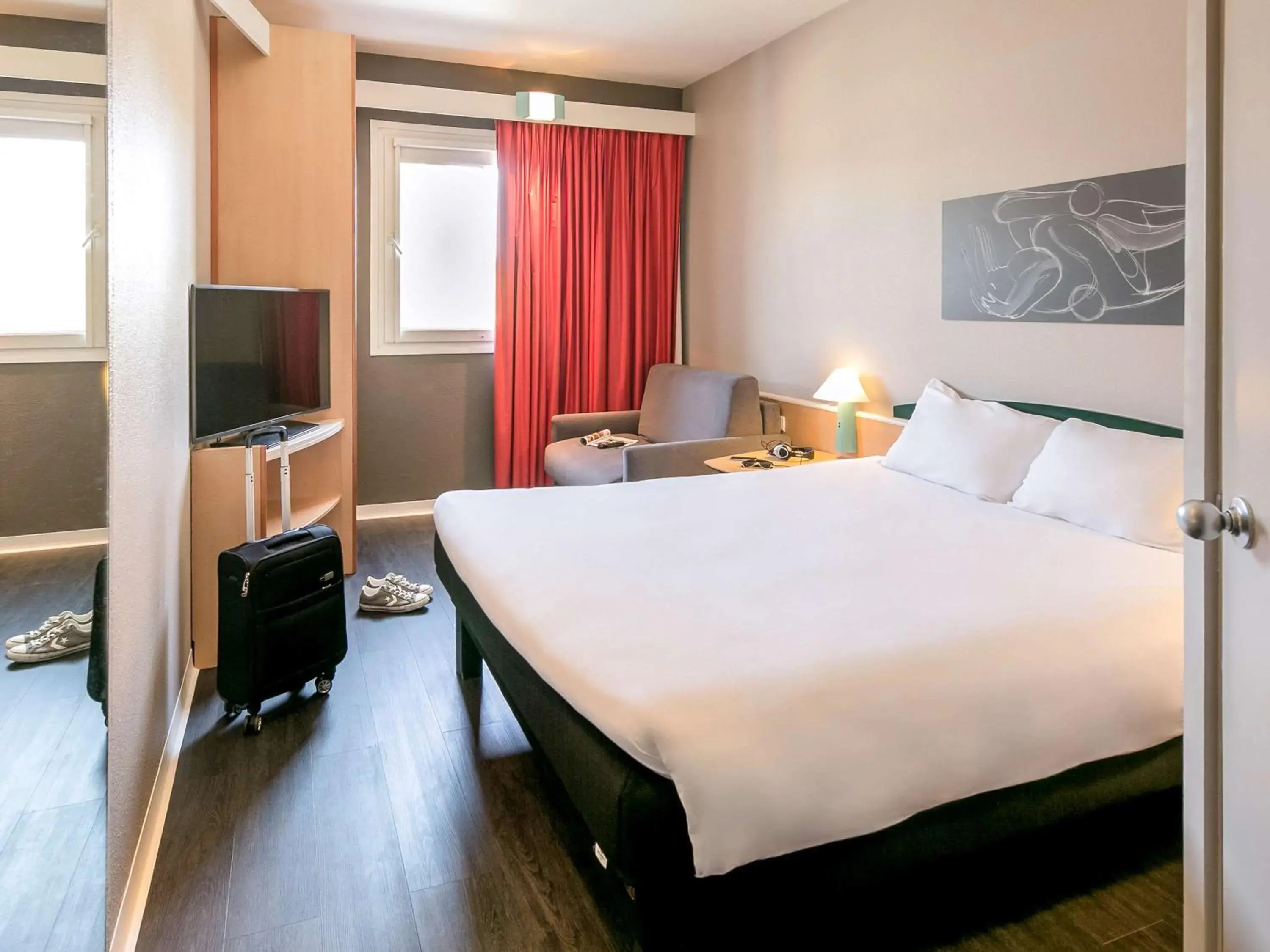 Photo of the whole room, Bed in Ibis Madrid Getafe
