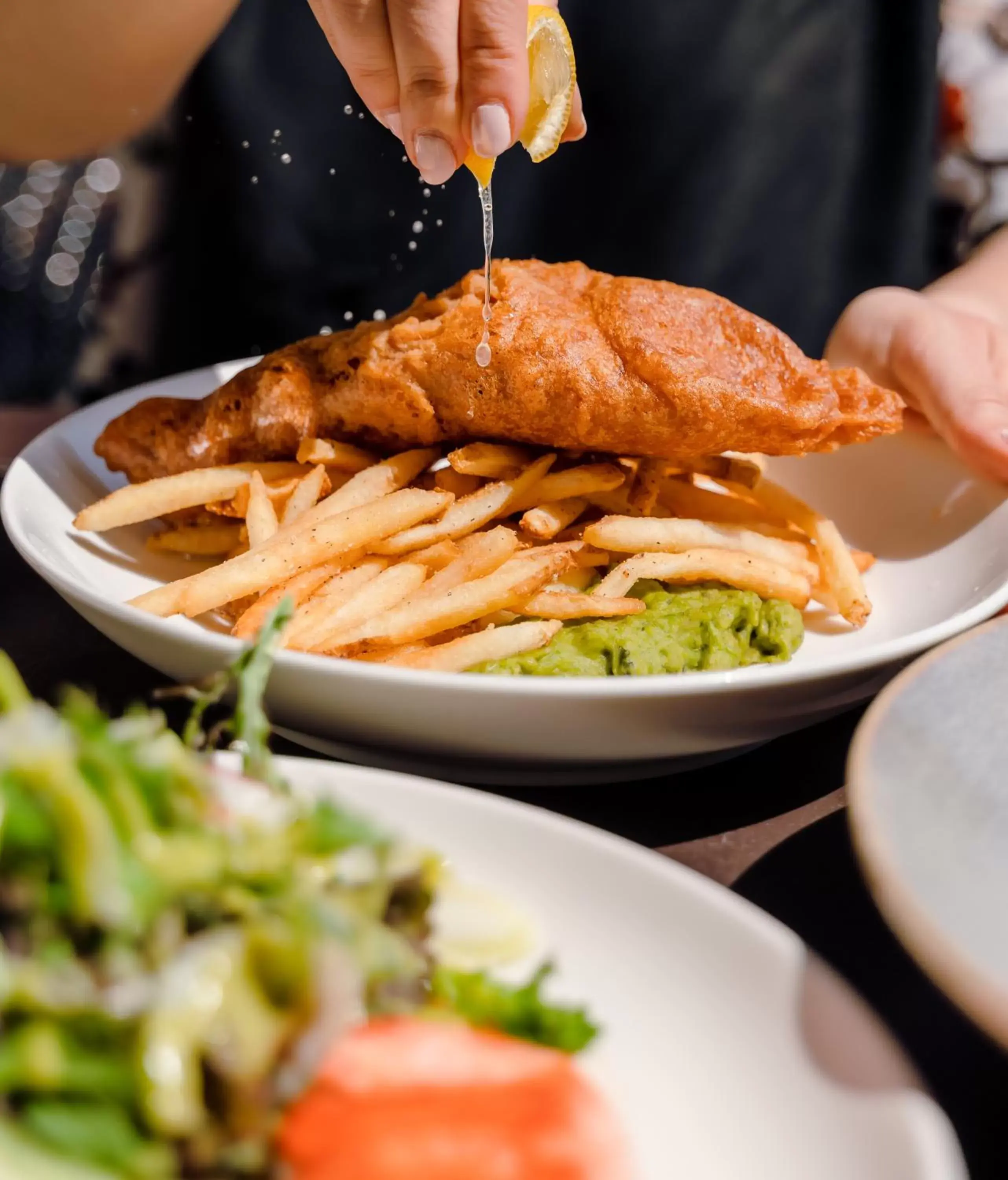 Restaurant/places to eat, Food in Oak Bay Beach Hotel