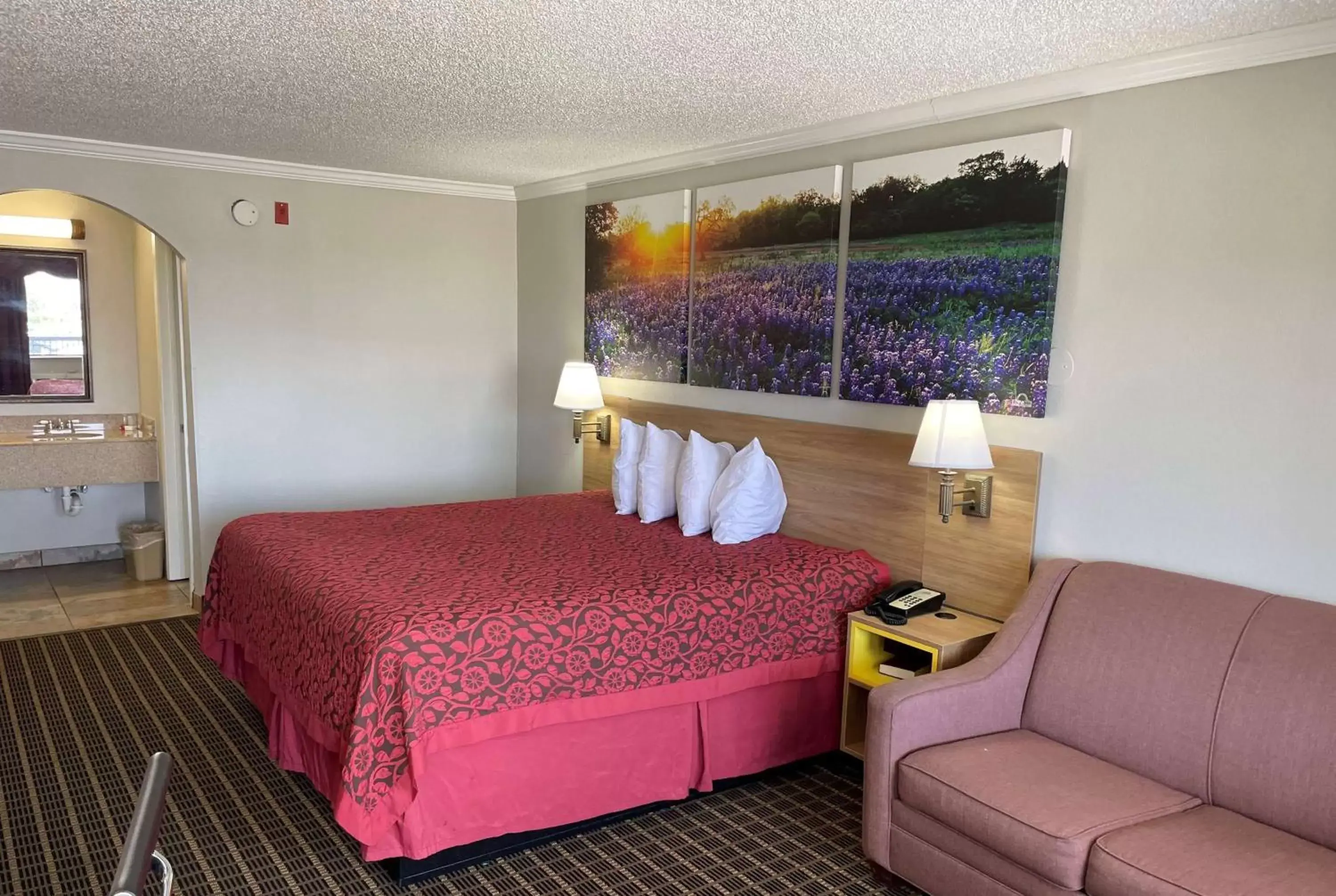 Photo of the whole room, Bed in Days Inn by Wyndham San Antonio Interstate Hwy 35 North