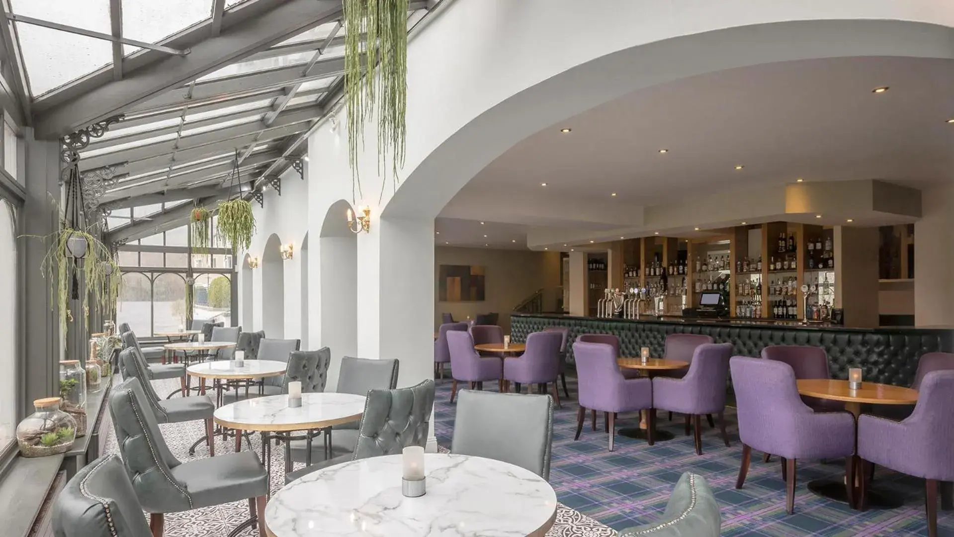Lounge or bar, Restaurant/Places to Eat in The Glenview Hotel & Leisure Club