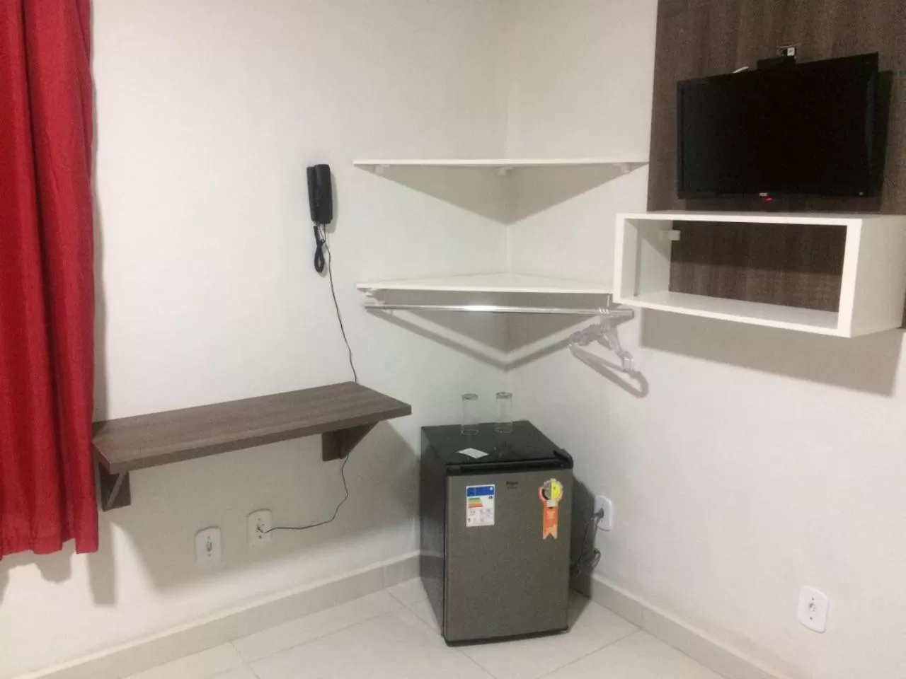 TV/Entertainment Center in Trevo De Arraial pousada em cabo frio