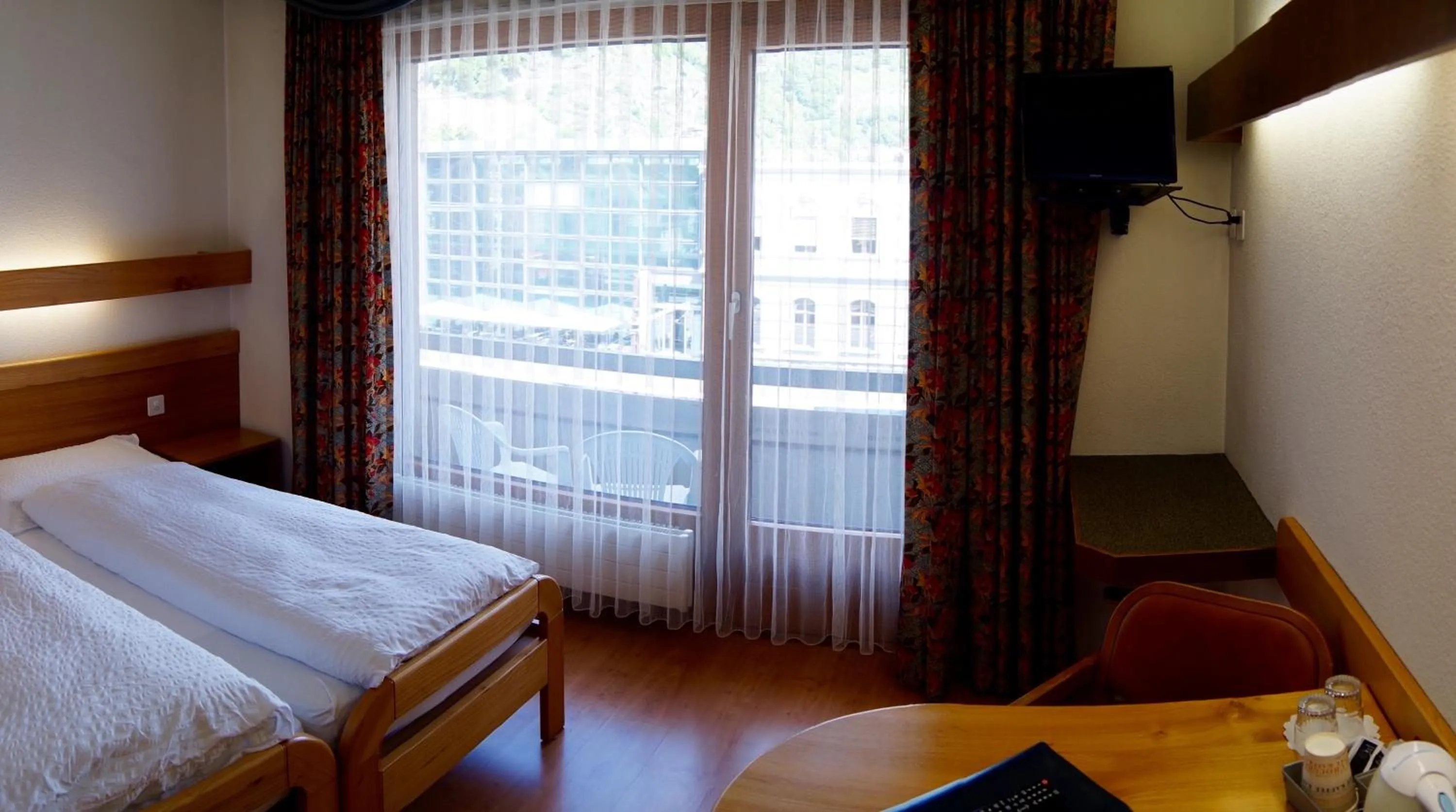 Balcony/Terrace, Bed in Hotel Victoria