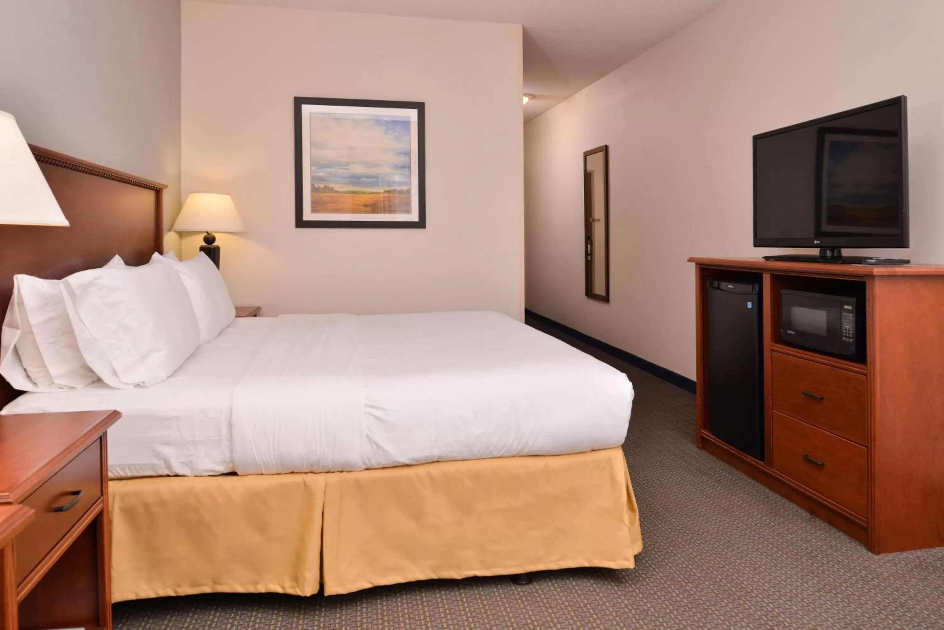 Photo of the whole room, Bed in Holiday Inn Express Hotel & Suites Sioux Falls At Empire Mall, an IHG Hotel