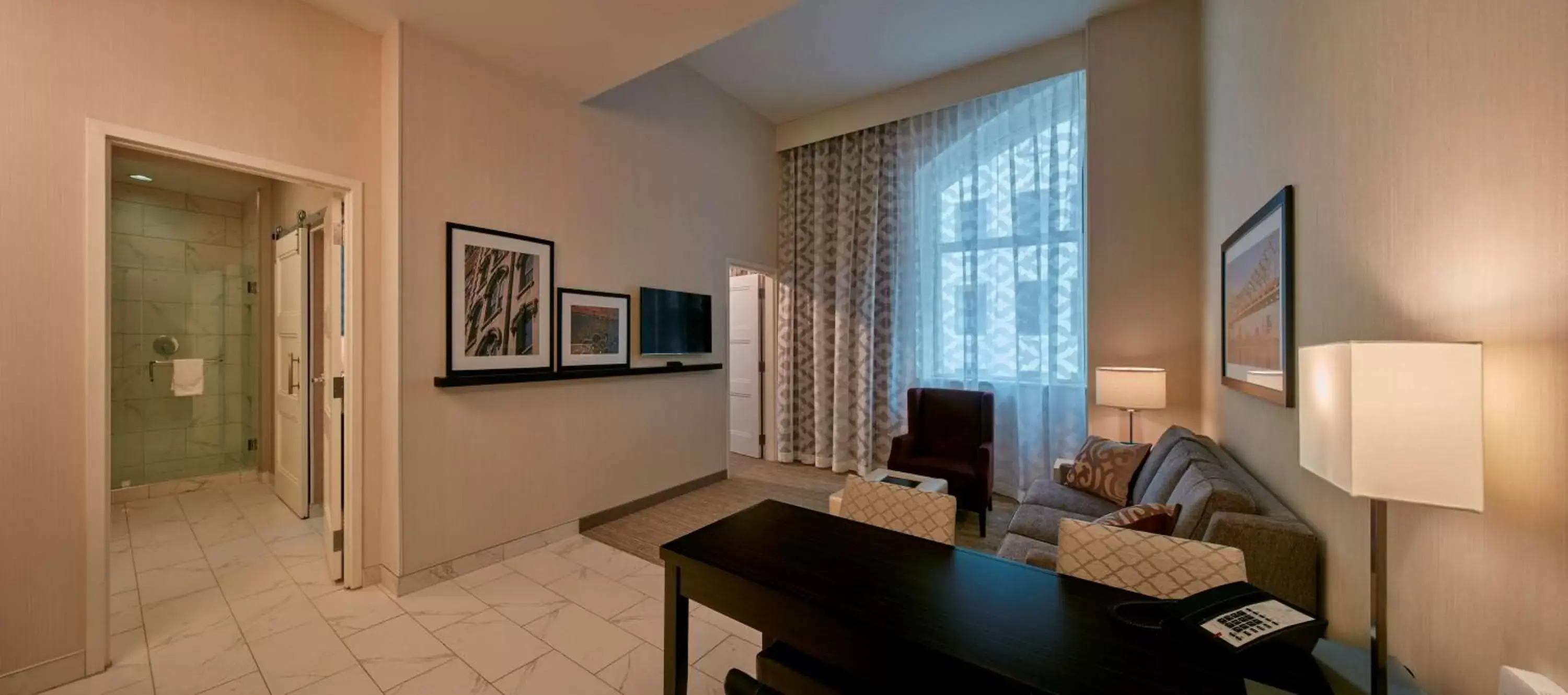 Living room, Seating Area in Embassy Suites Louisville Downtown