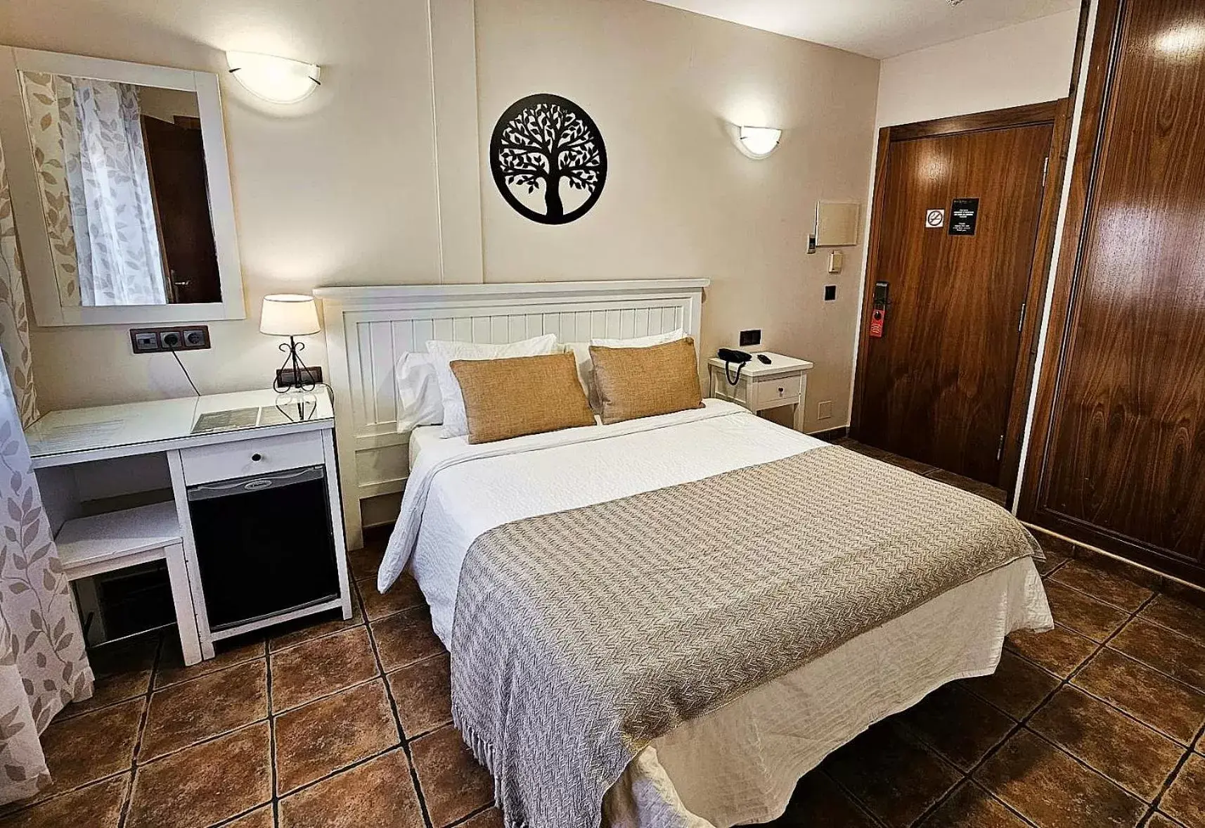 Bedroom, Bed in Hotel Medina de Toledo