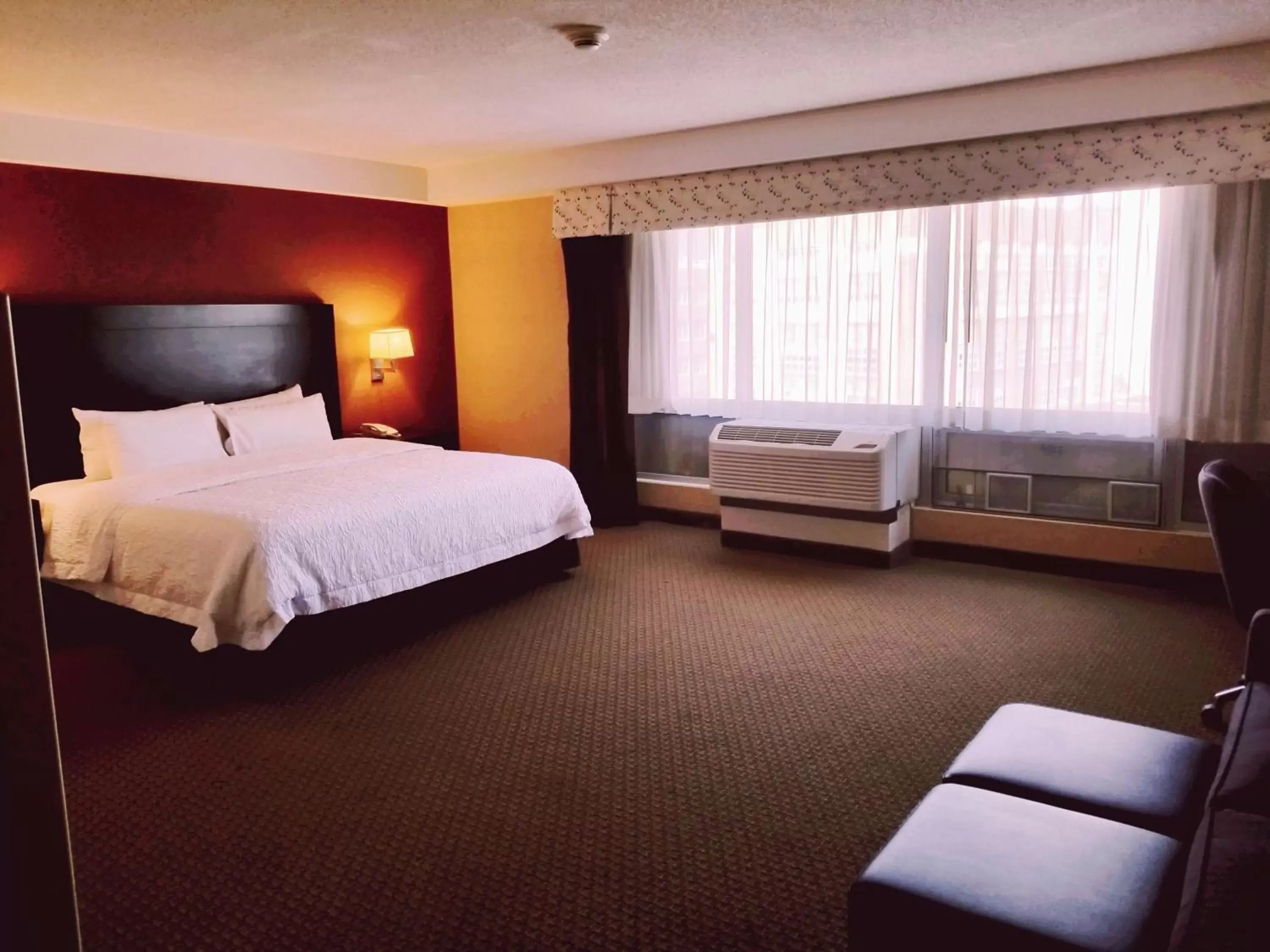 Bed in Hampton Inn & Suites Boston Crosstown Center Bed in Hampton Inn & Suites Boston Crosstown Center
