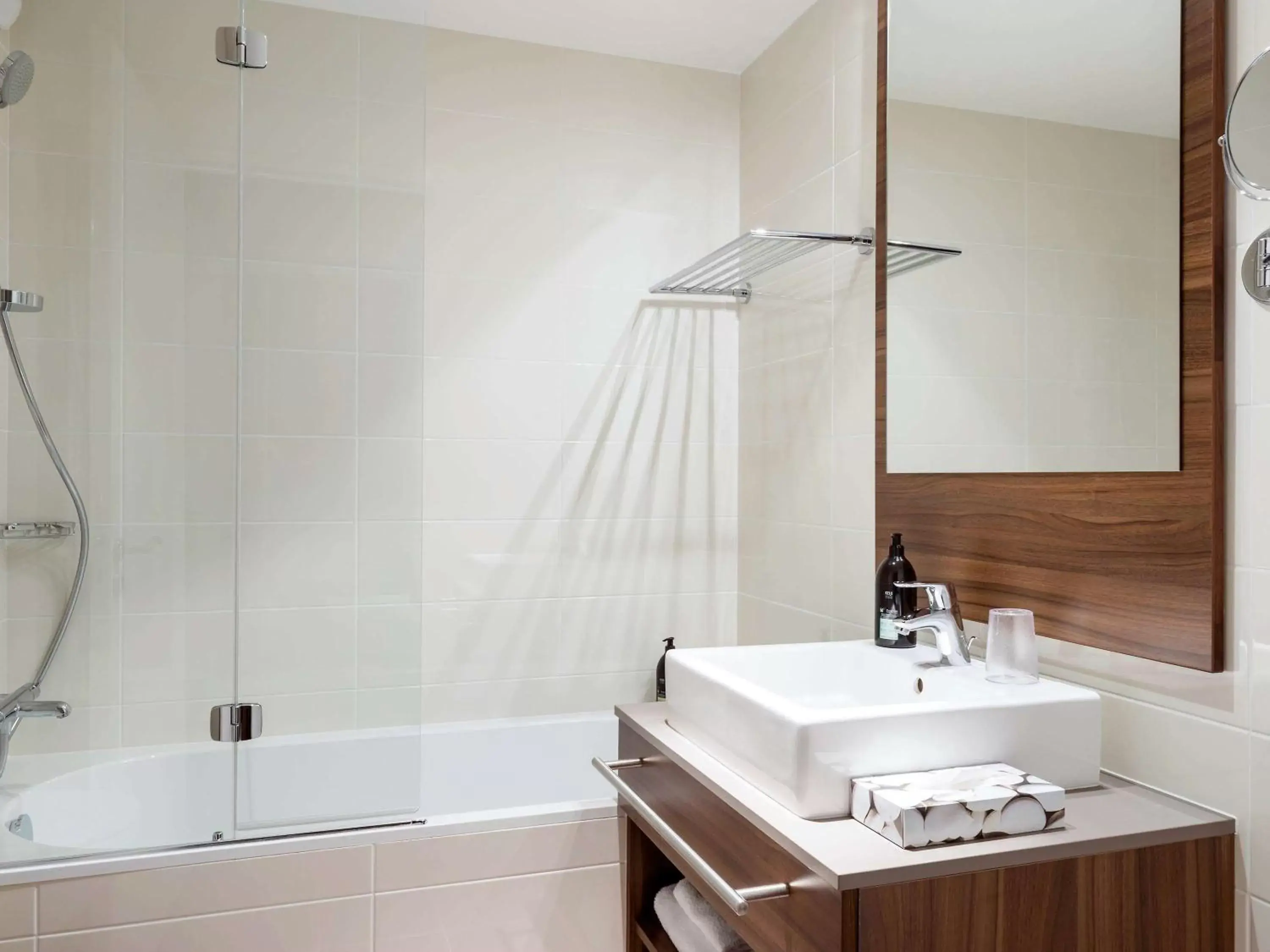 Photo of the whole room, Bathroom in Aparthotel Adagio La Defense Courbevoie