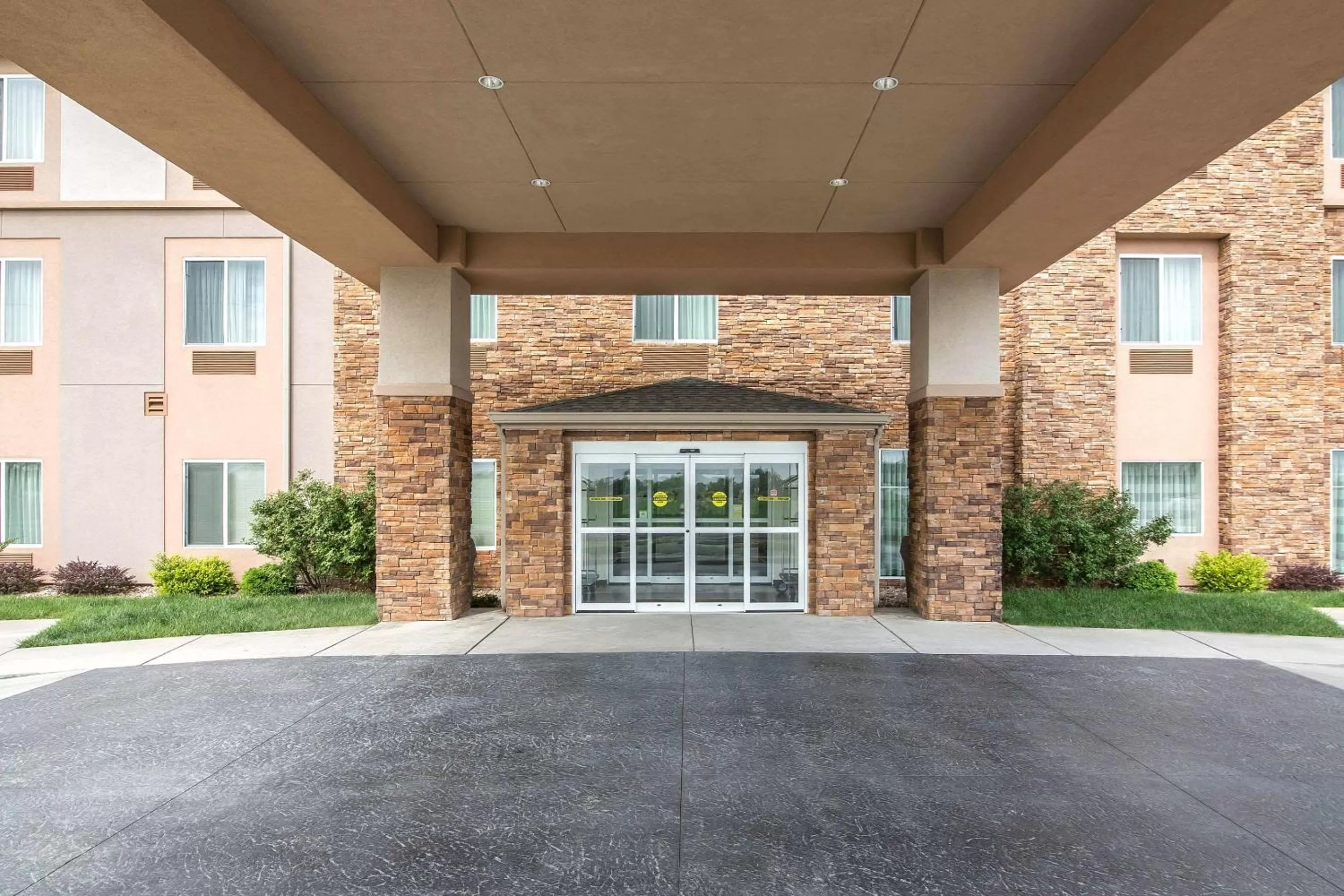 Property building in Sleep Inn & Suites Haysville - Wichita South