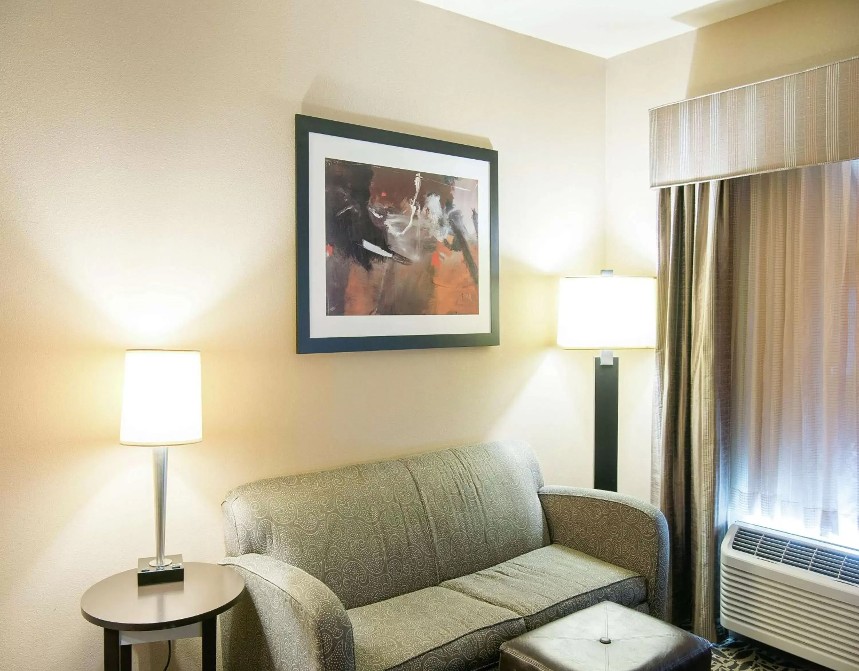 Living room, Seating Area in Hampton Inn & Suites Bay City