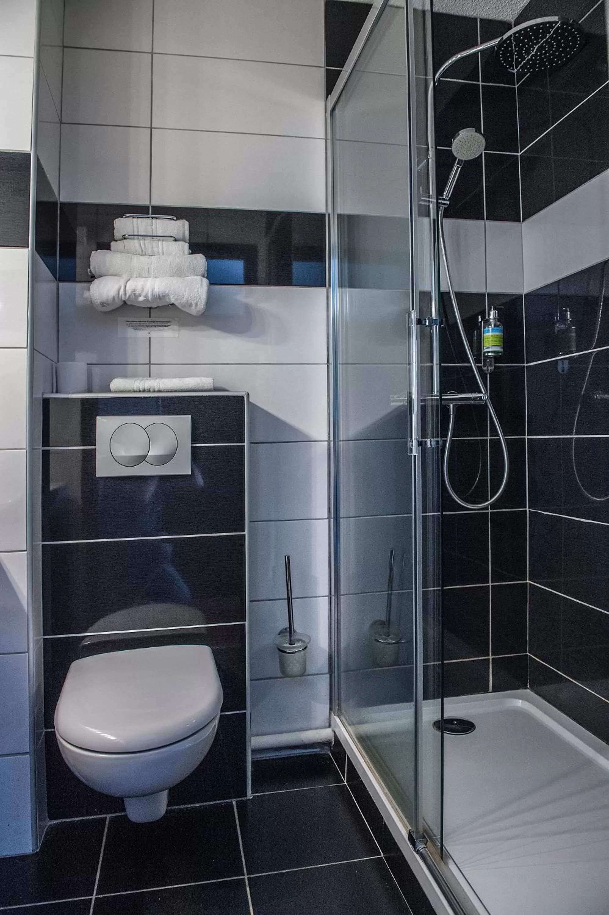 Shower in Logis Murtel