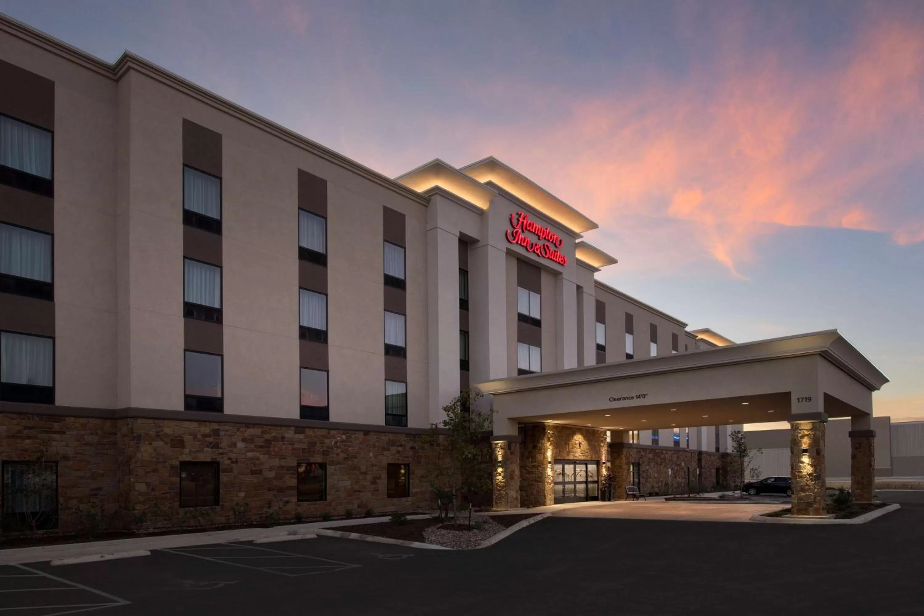 Property building in Hampton Inn & Suites San Antonio Lackland AFB SeaWorld