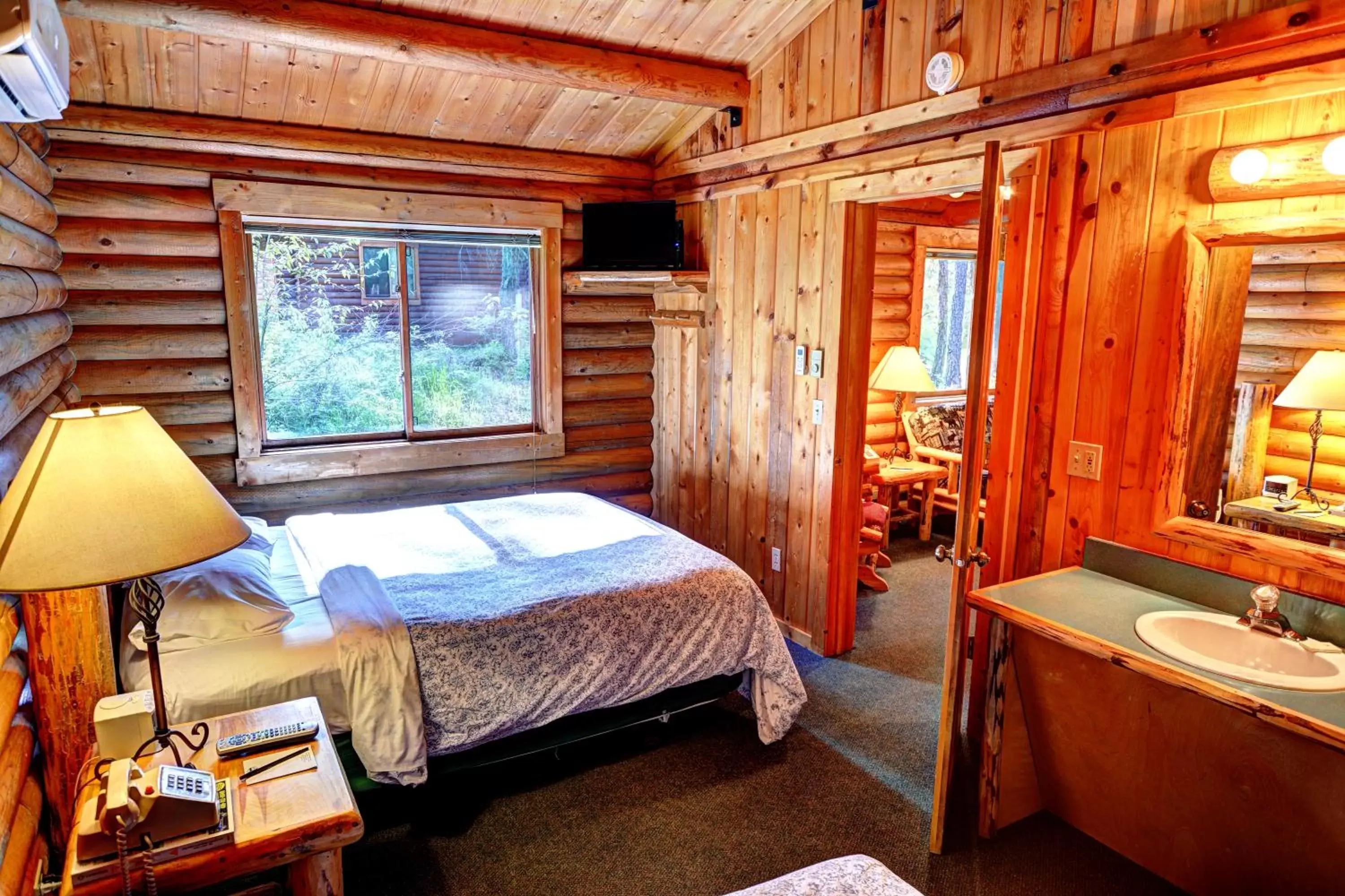 Bedroom, Bed in North Forty Resort