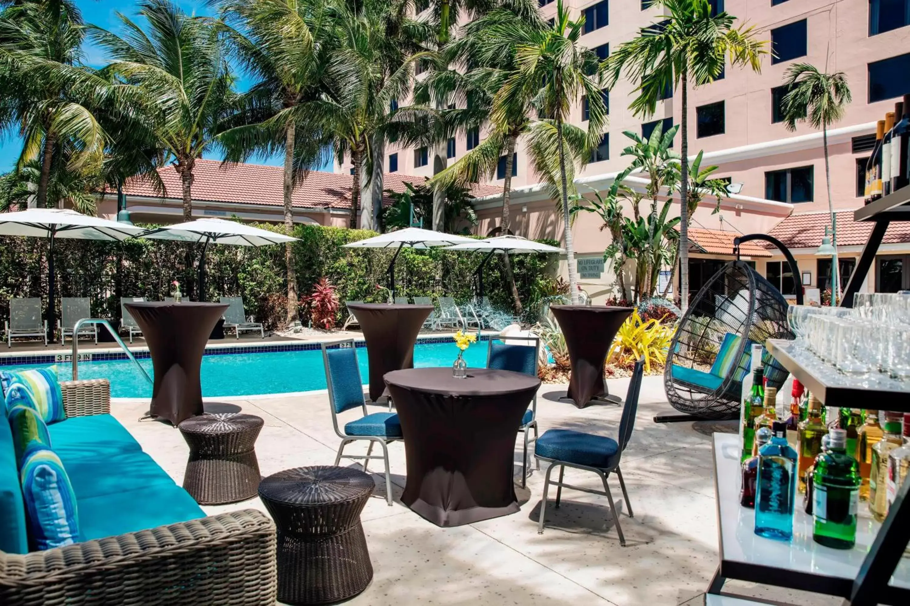 Swimming Pool in Renaissance Fort Lauderdale Cruise Port Hotel