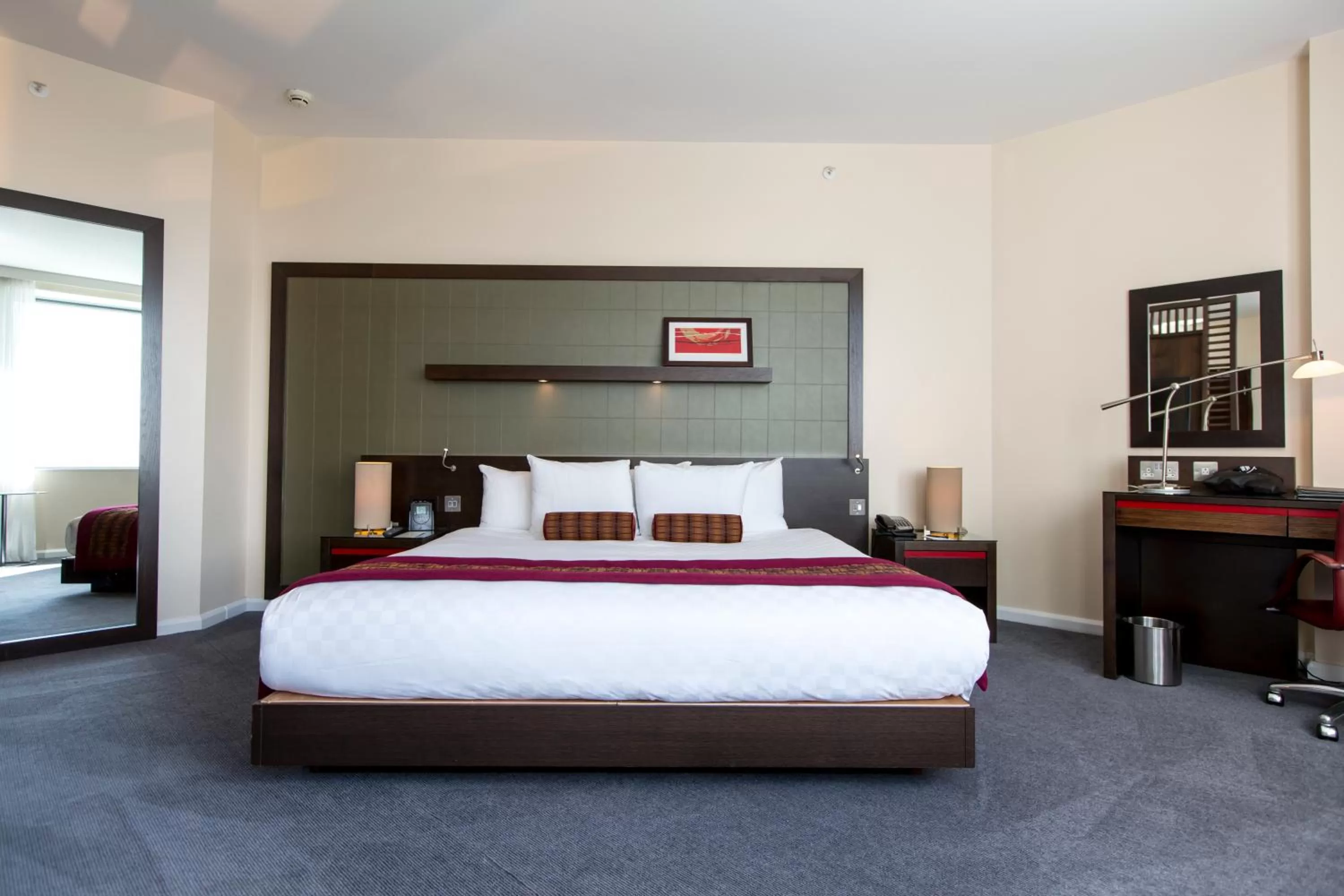 Premier King Family Room with Sofa Bed in Hilton London Canary Wharf