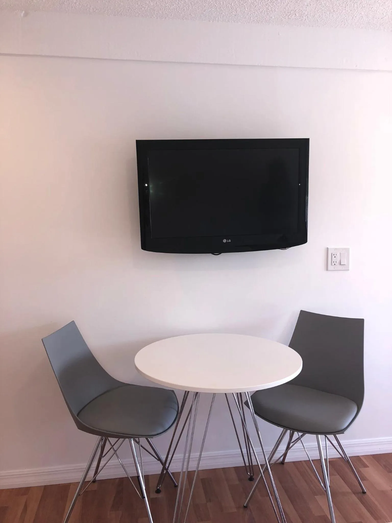 TV and multimedia in Spinnaker Inn of Naples