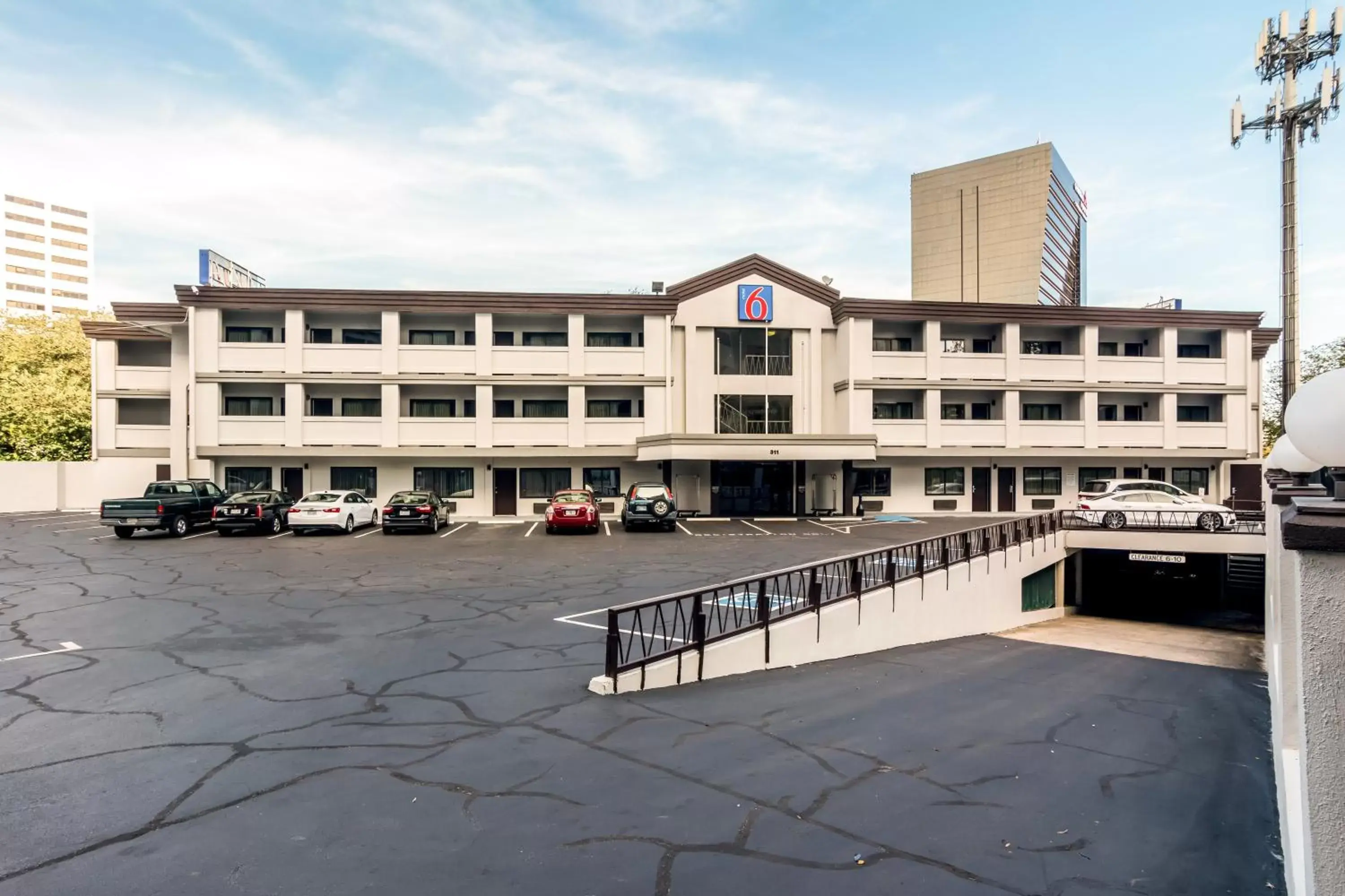 Facade/entrance, Property Building in Motel 6-Atlanta, GA - Downtown