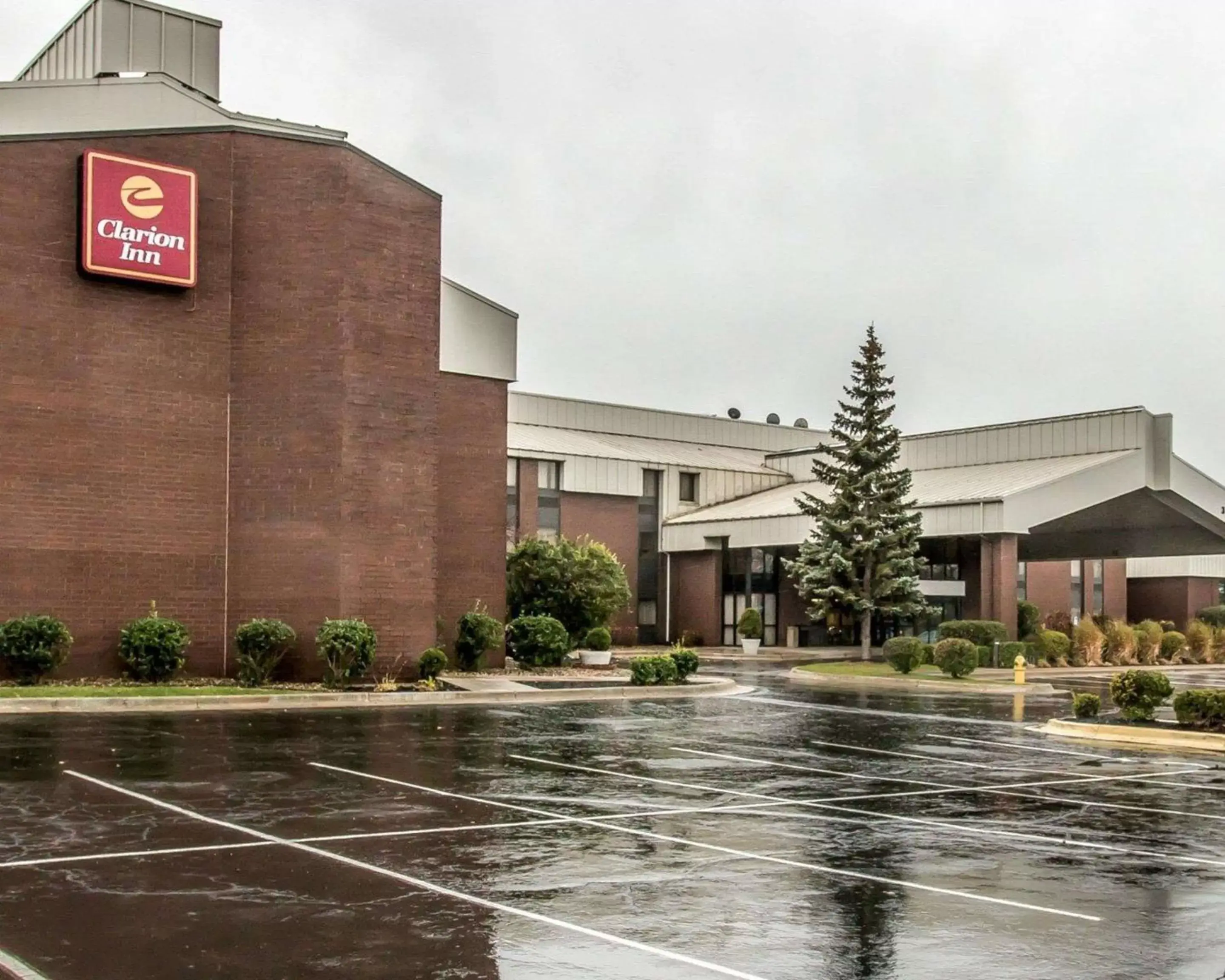 Property Building in Clarion Inn I-94 near Expo Center