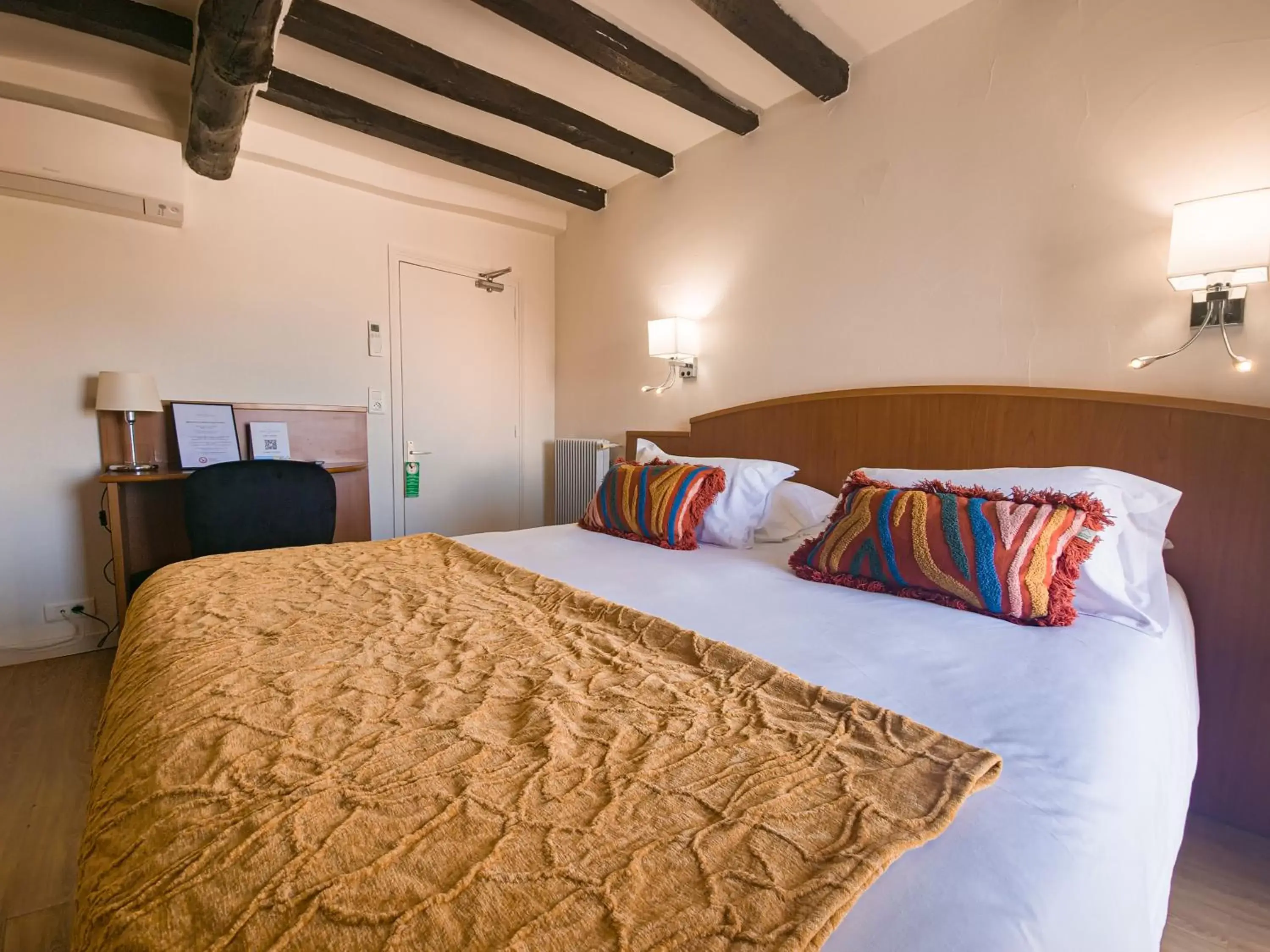 Bed in Hôtel Posta Vecchia