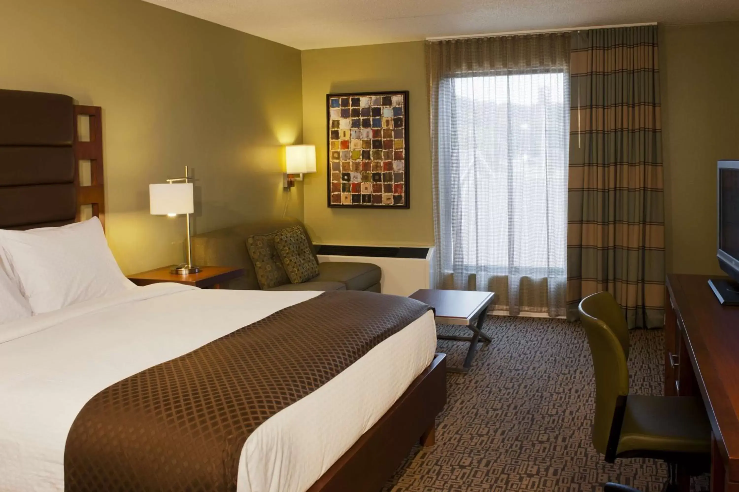 Bed in DoubleTree by Hilton Collinsville/St.Louis